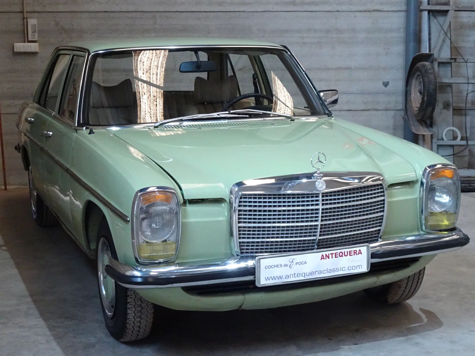 Mercedes-Benz 230.4 W115 2