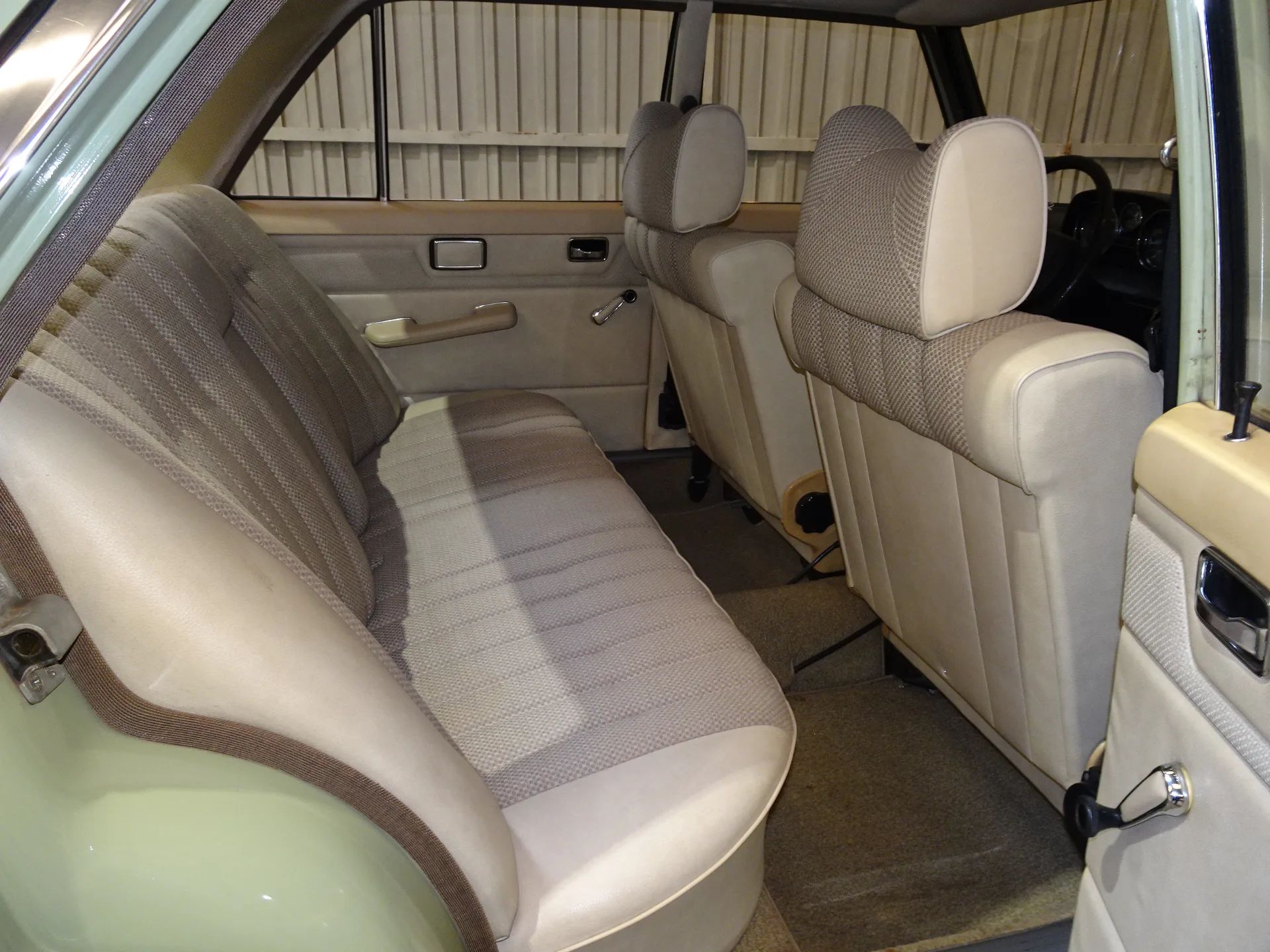 Mercedes-Benz 230.4 W115 8