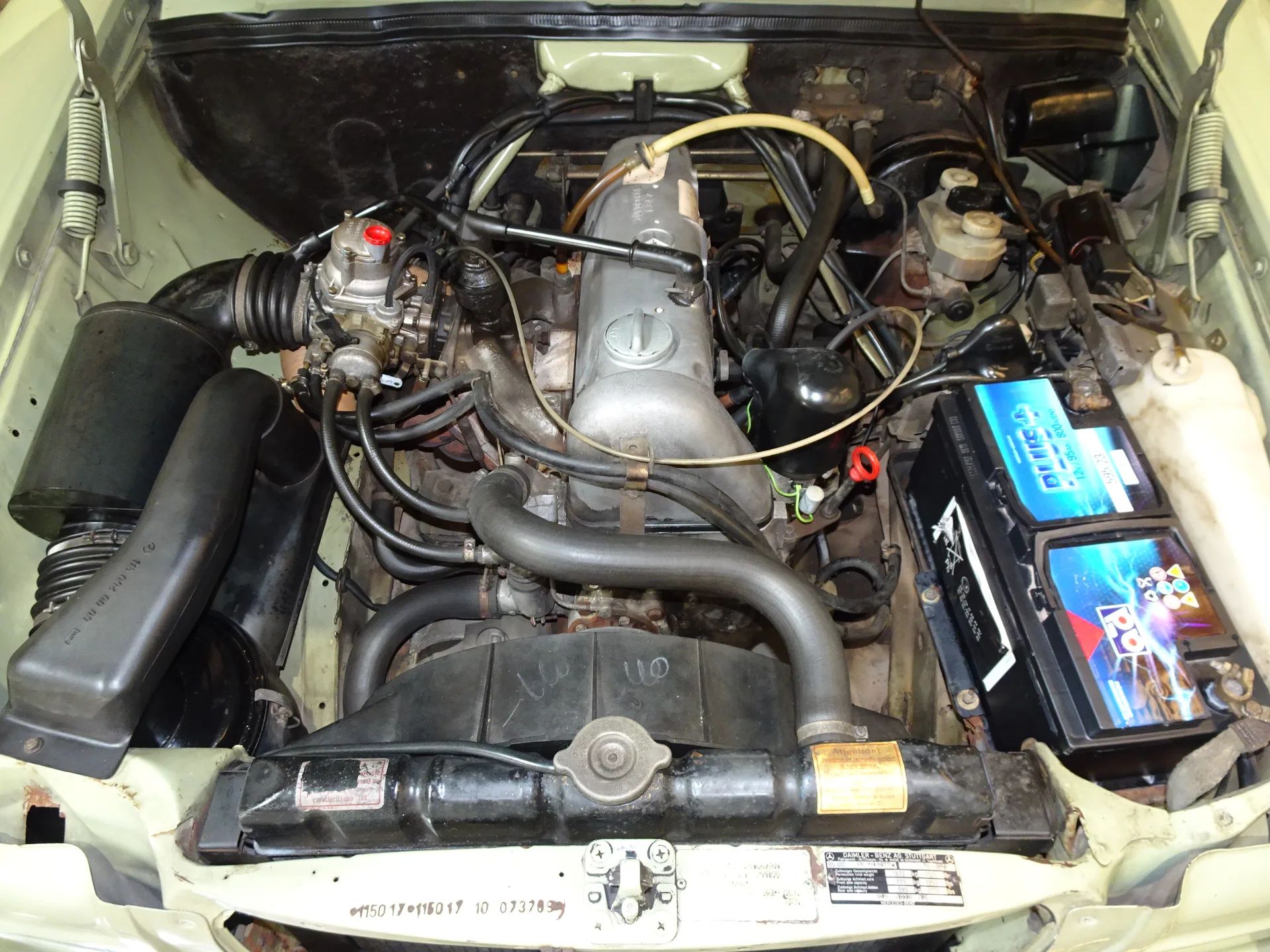Mercedes-Benz 230.4 W115 10