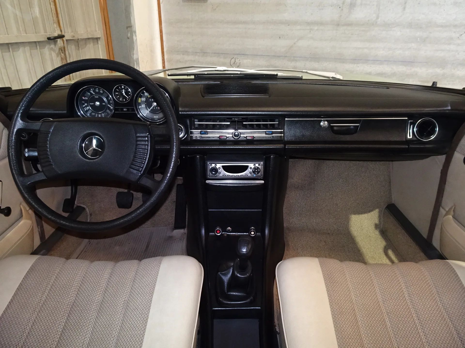 Mercedes-Benz 230.4 W115 6