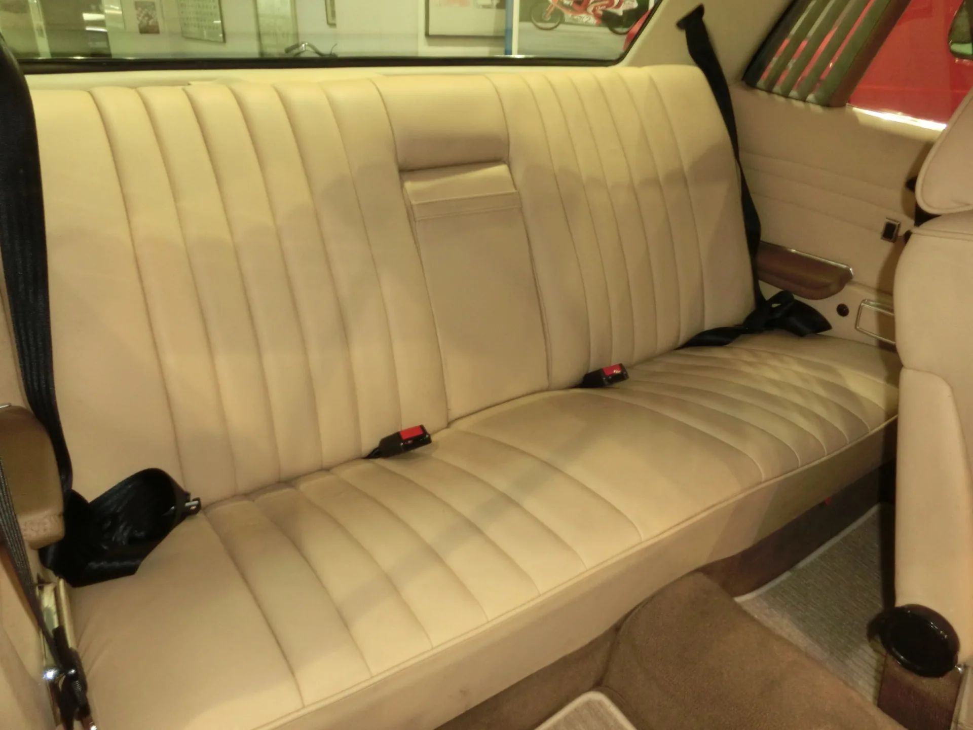 Mercedes-Benz 350 SLC C107 8