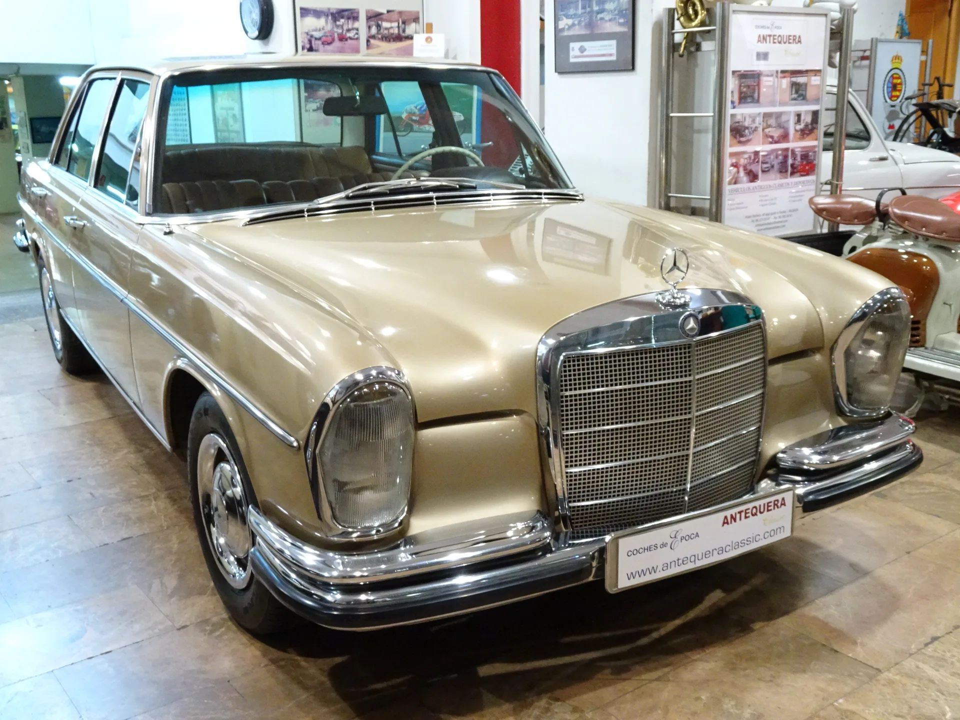 Mercedes-Benz 250 SE W108 2