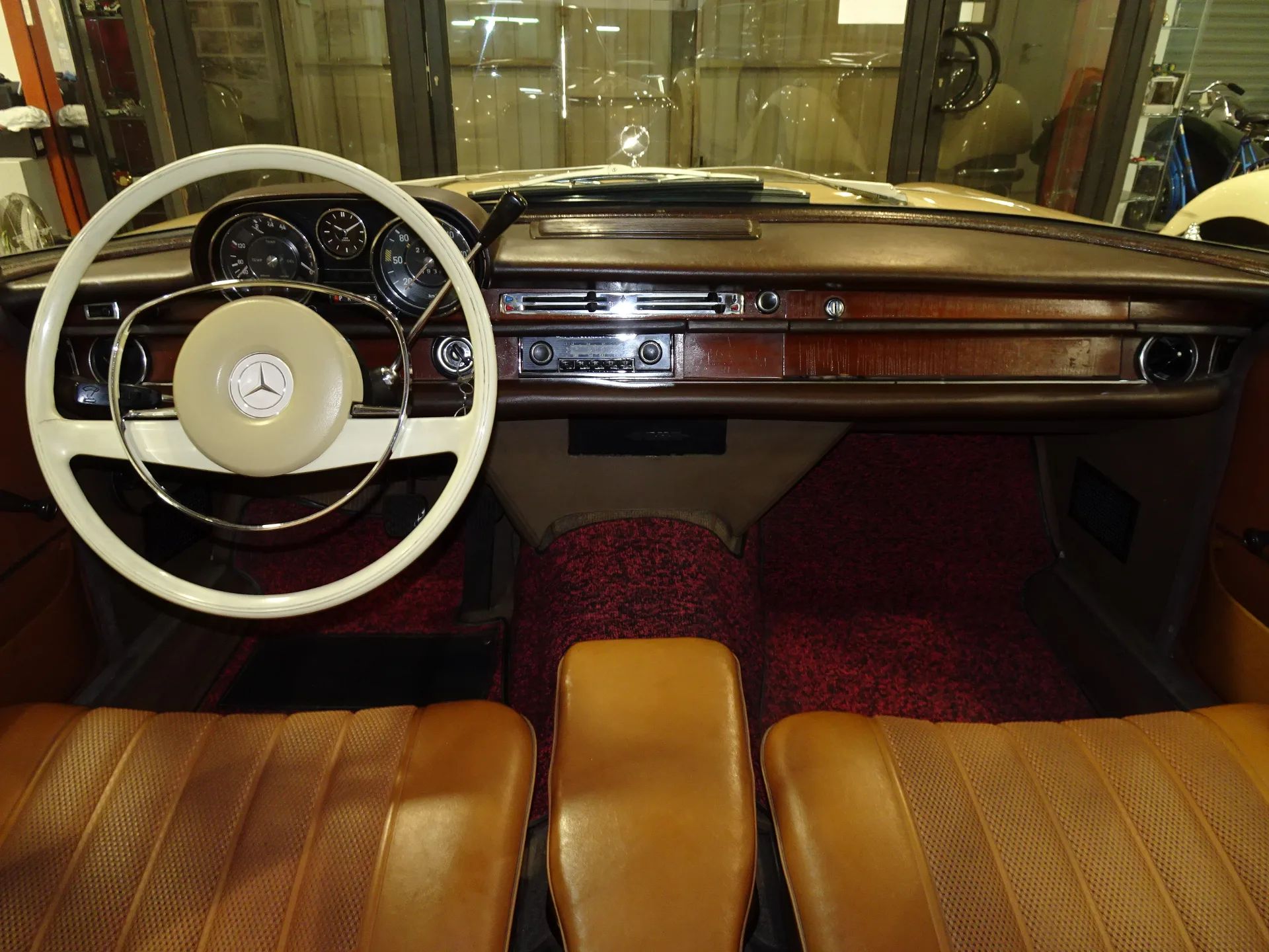 Mercedes-Benz 250 SE W108 6