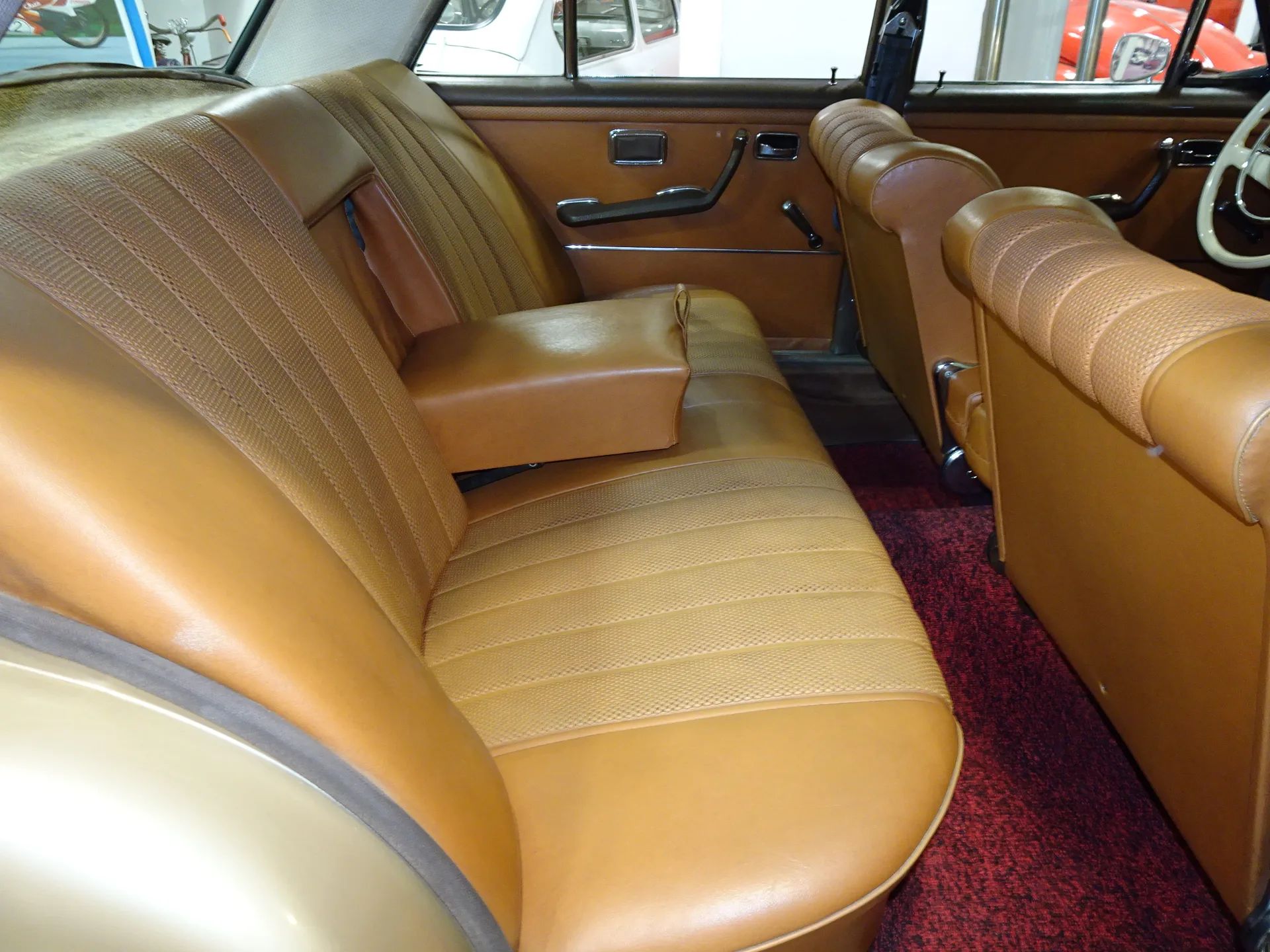 Mercedes-Benz 250 SE W108 8