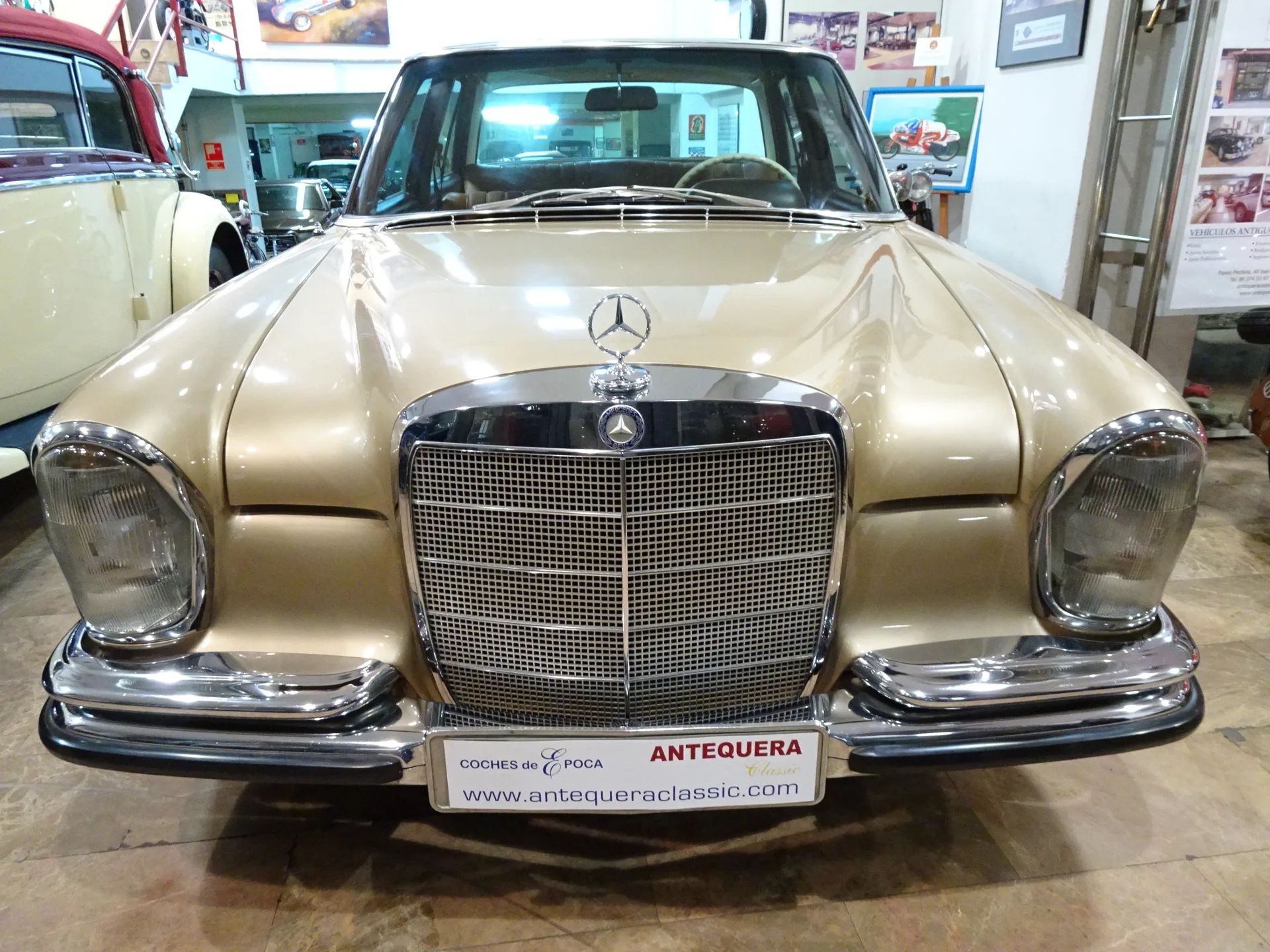 Mercedes-Benz 250 SE W108 3