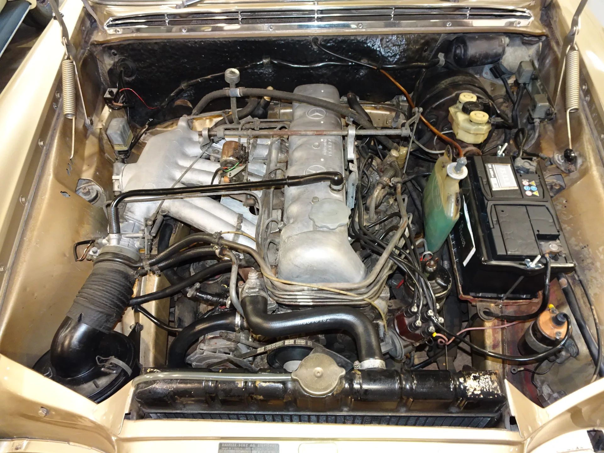 Mercedes-Benz 250 SE W108 10