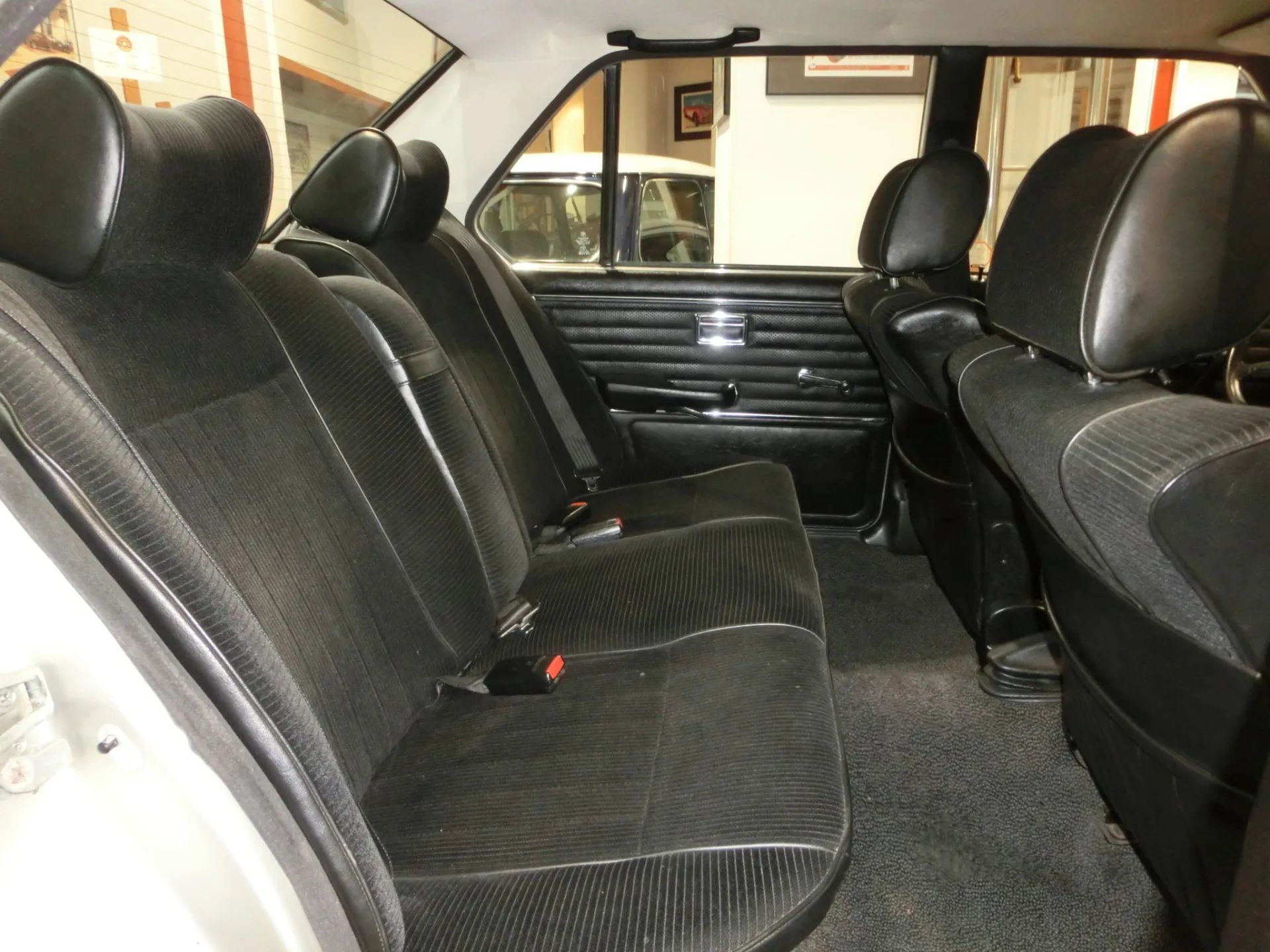 BMW 518 SEDAN E12 SERIES 5 9