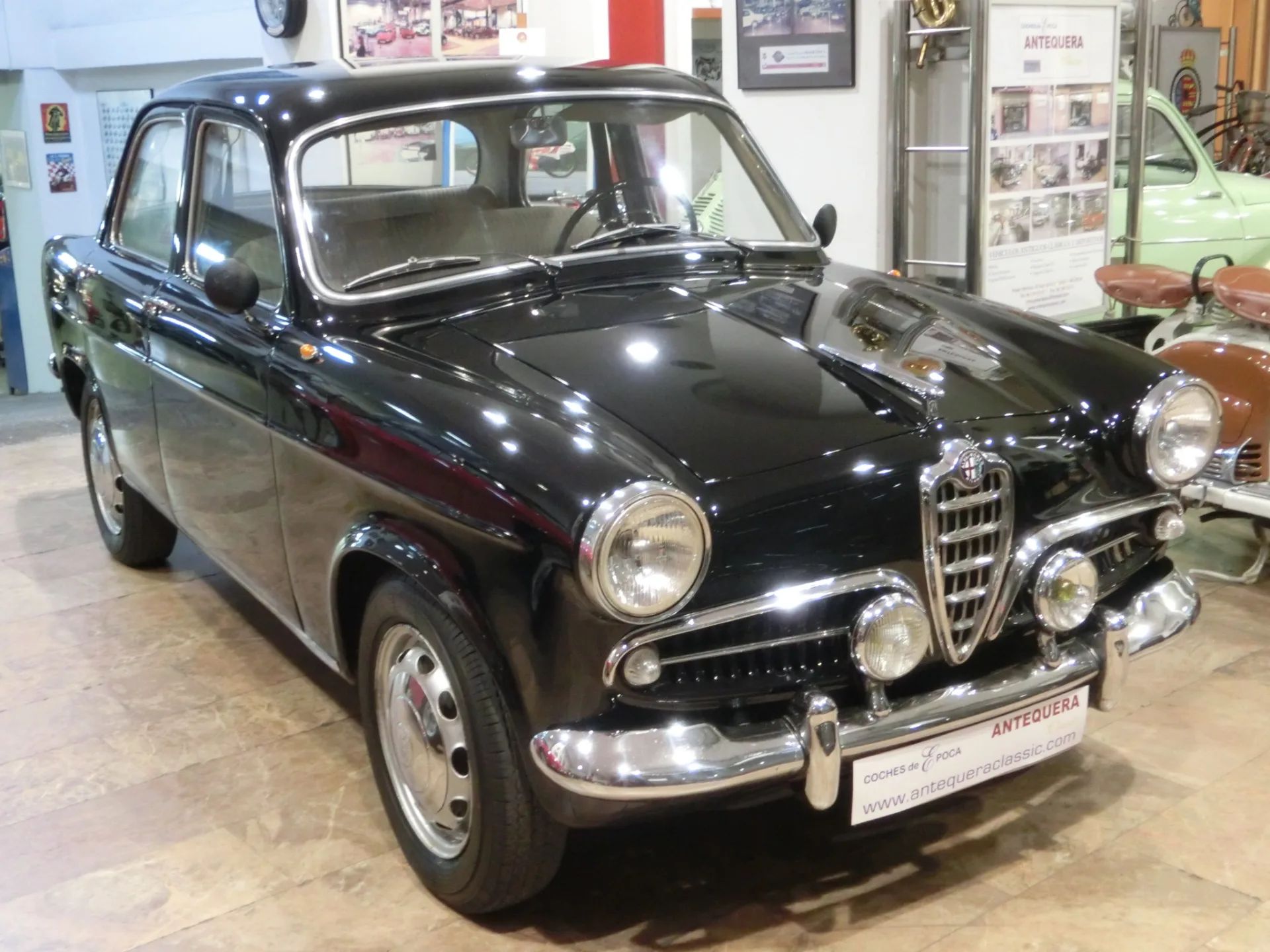 Alfa Romeo GIULIETTA 1300 BERLINA 2