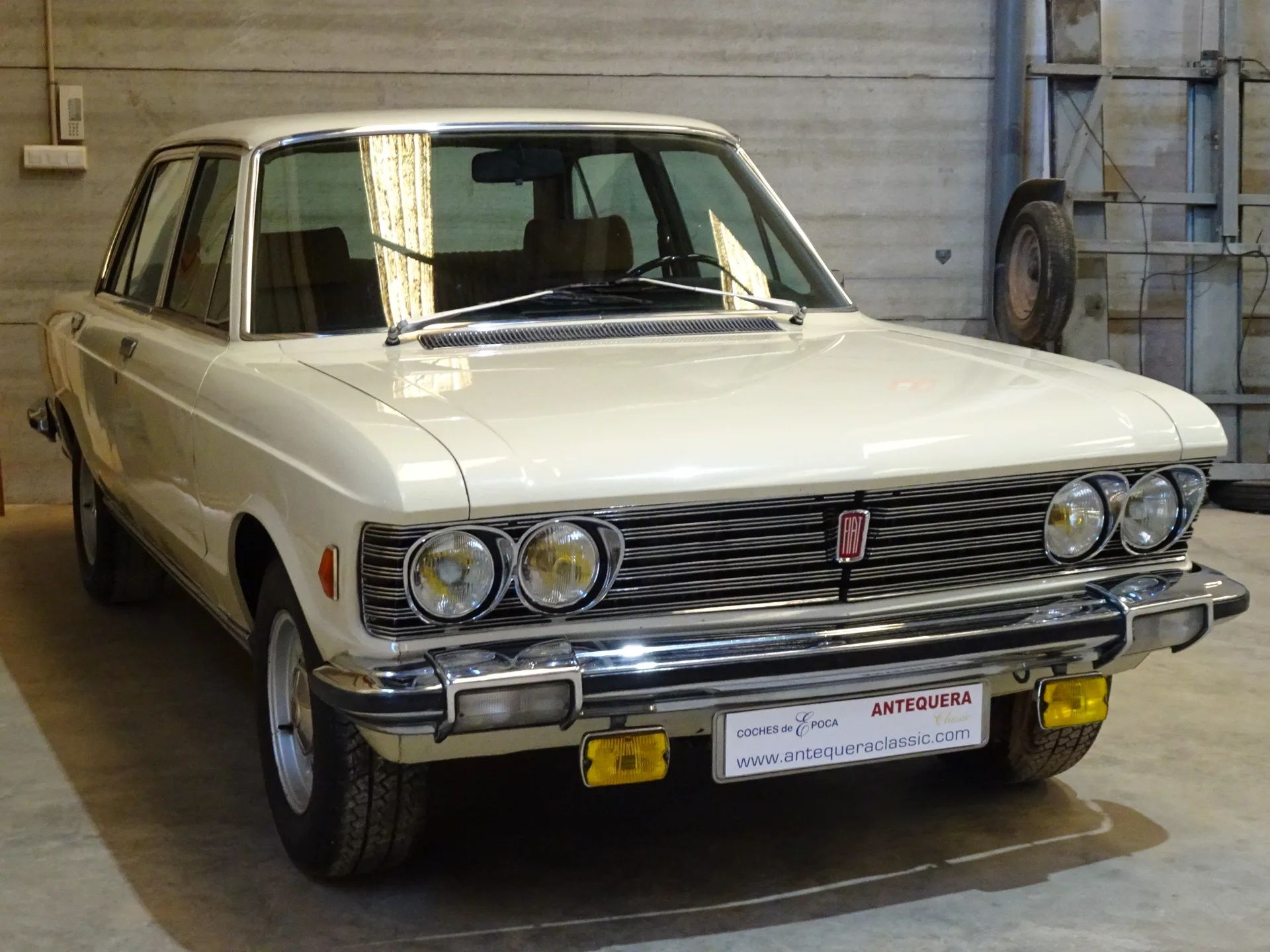 Fiat 130 BERLINA 3200 B 2