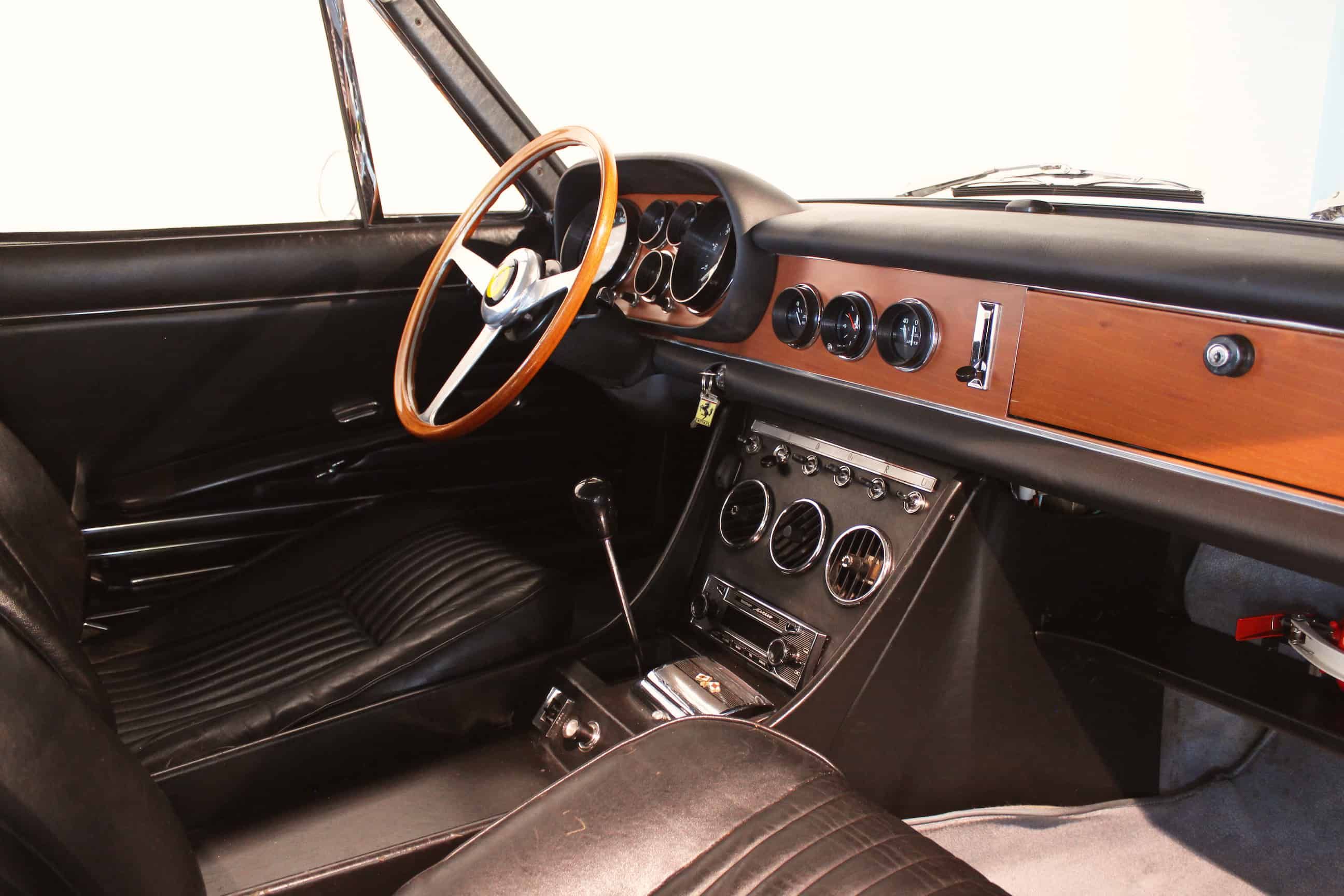 Ferrari 330 GTC 5
