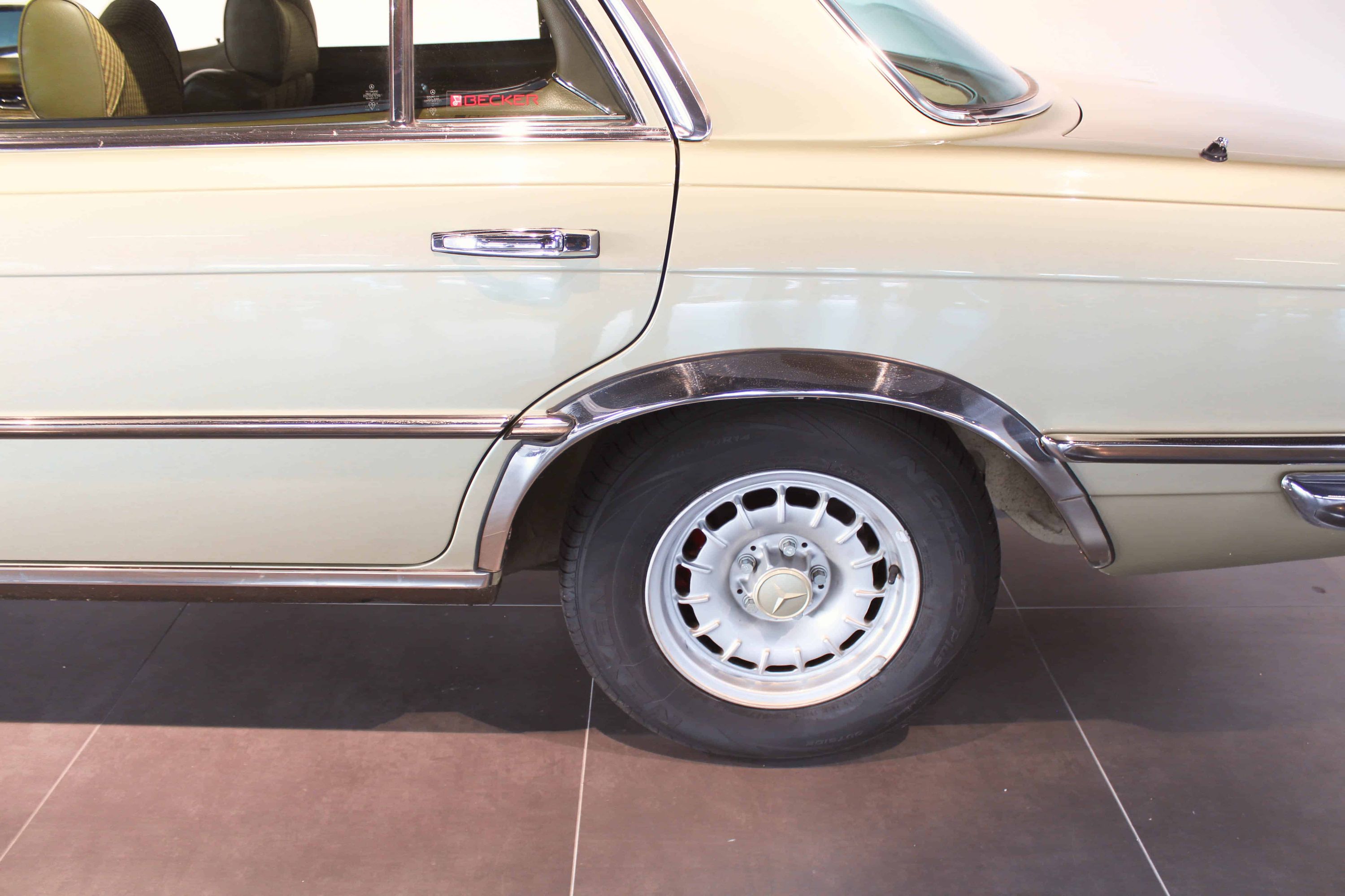 Mercedes-Benz 450 SEL 6.9 W116 5