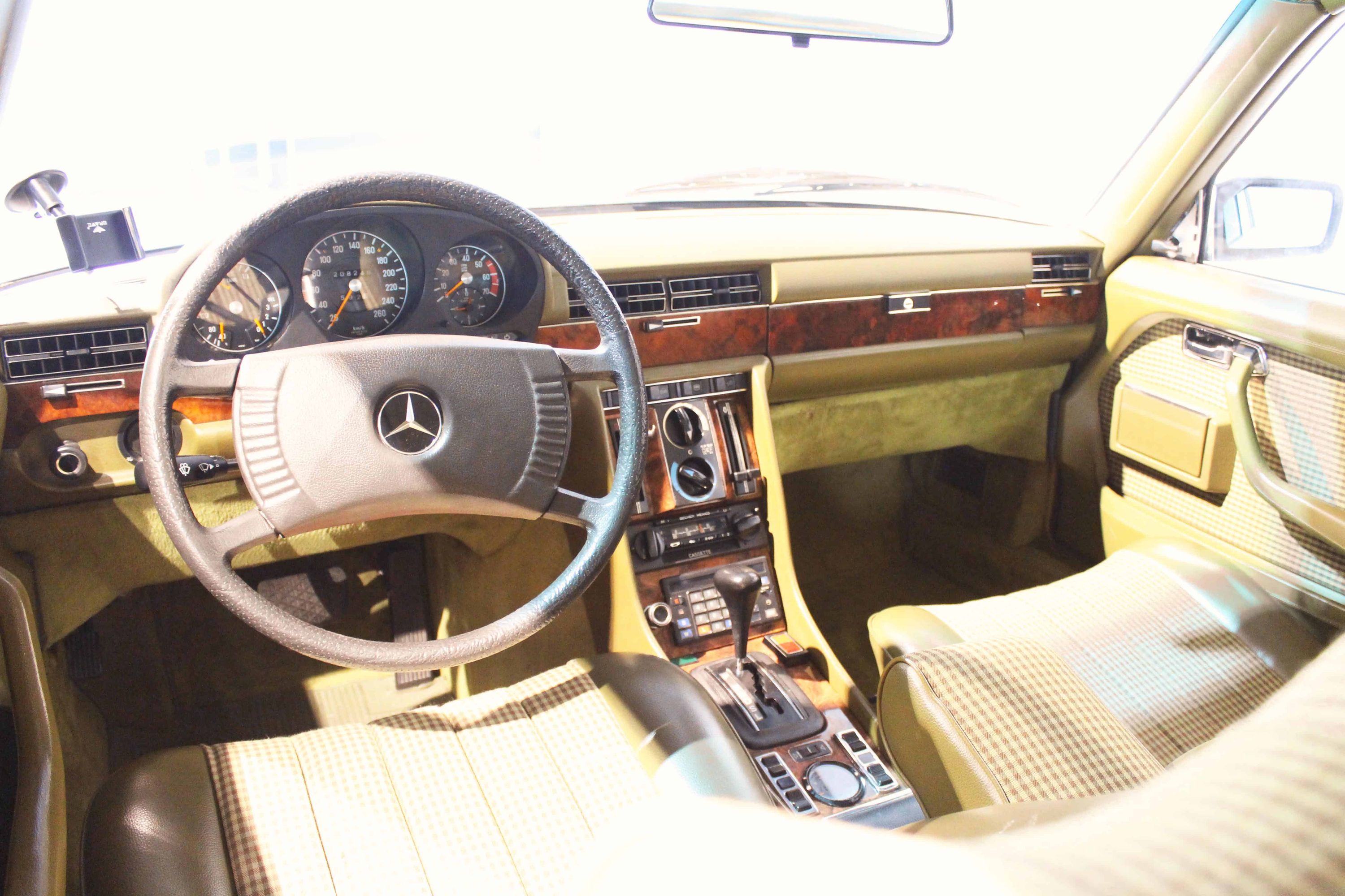 Mercedes-Benz 450 SEL 6.9 W116 10