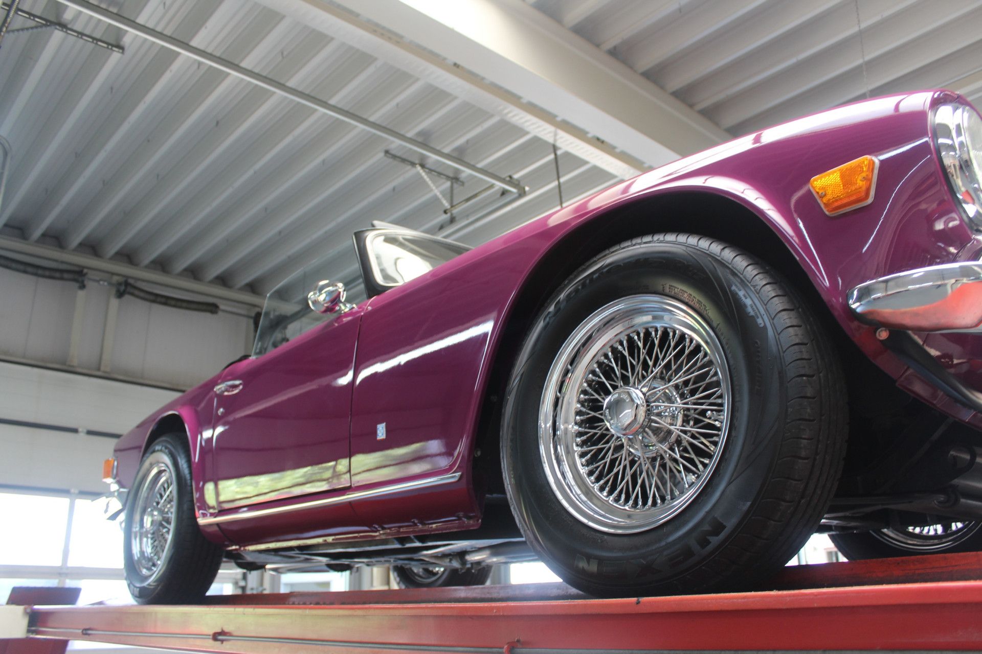Triumph TR6 Overdrive In Magenta 8