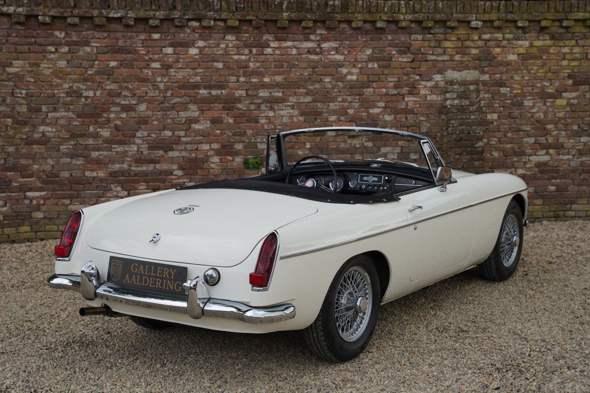 MG B MkI Roadster The steel-dash 2