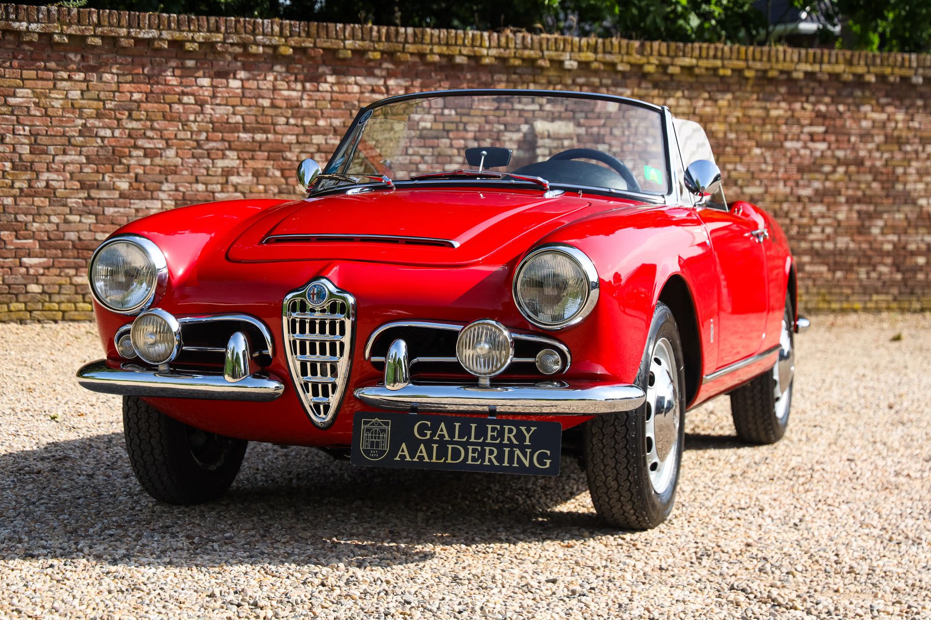 Alfa Romeo Giulia 1600 Spider "Restored and rebuilt" 12