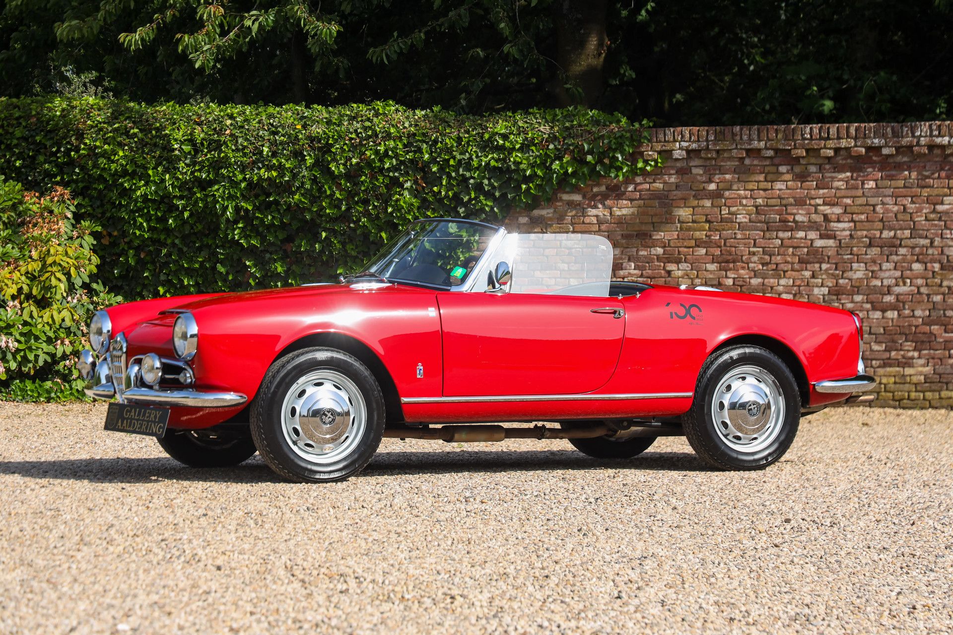Alfa Romeo Giulia 1600 Spider "Restored and rebuilt" 13