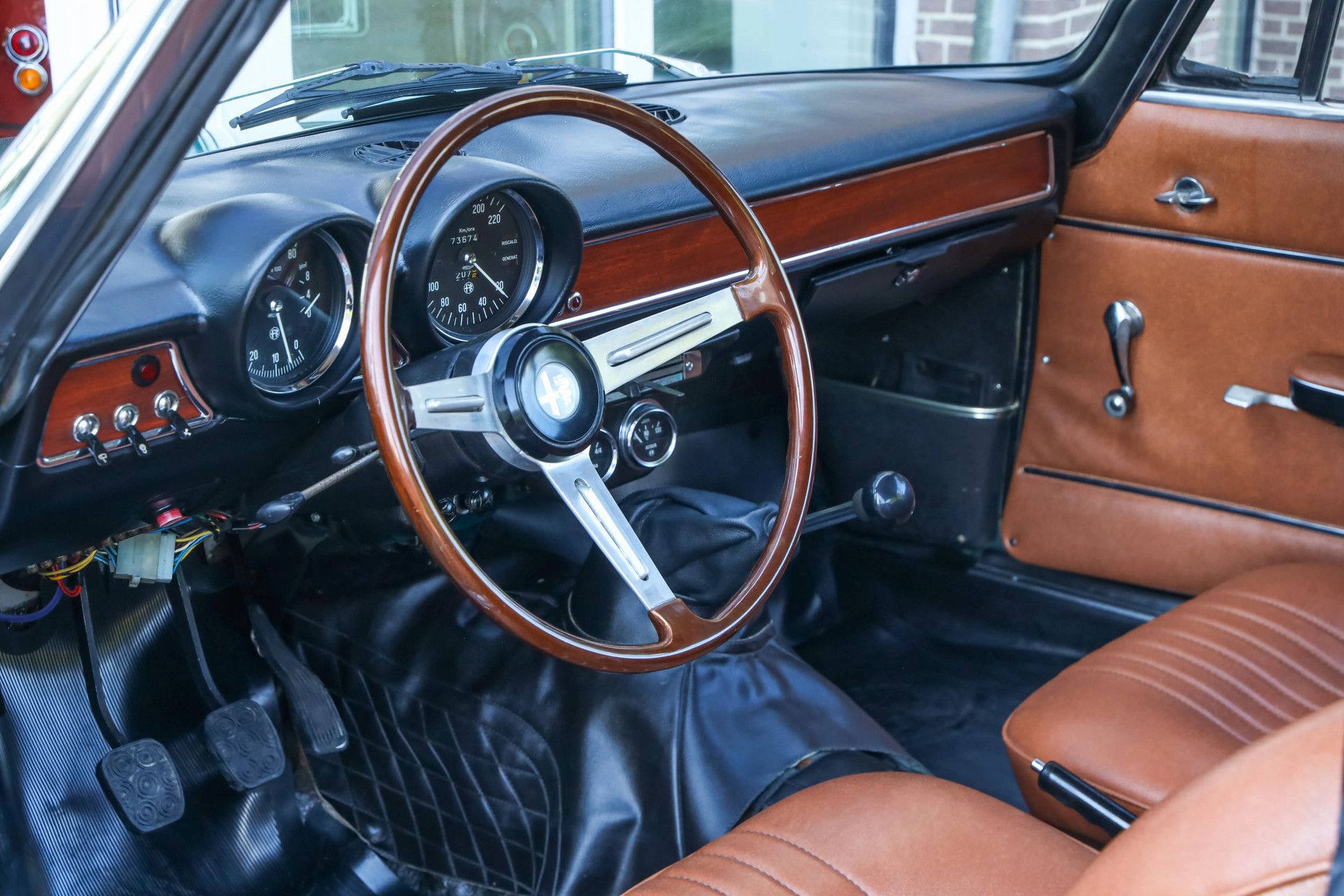 Alfa Romeo 1300 GTJ Bertone "Restored and rebuilt" 3