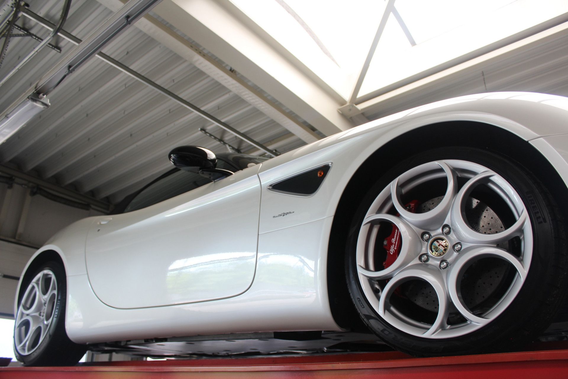 Alfa Romeo 8C Spider "Less than 9.800 kilometers" 10