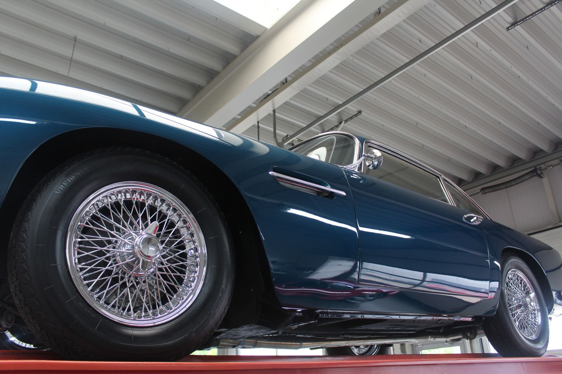 Aston Martin DB4 Vantage SS Series 4 LHD "Lyon heritage" 11