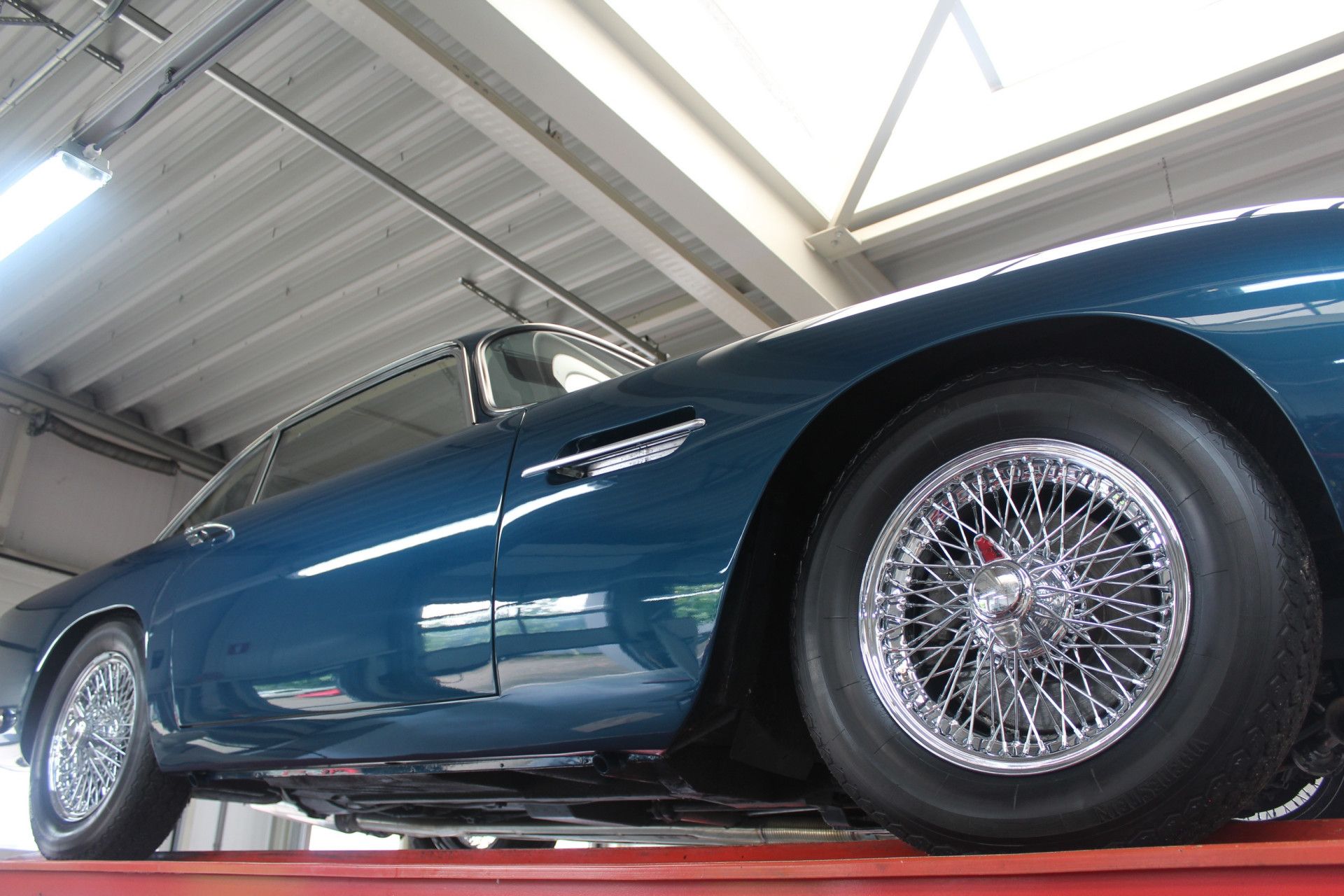 Aston Martin DB4 Vantage SS Series 4 LHD "Lyon heritage" 12