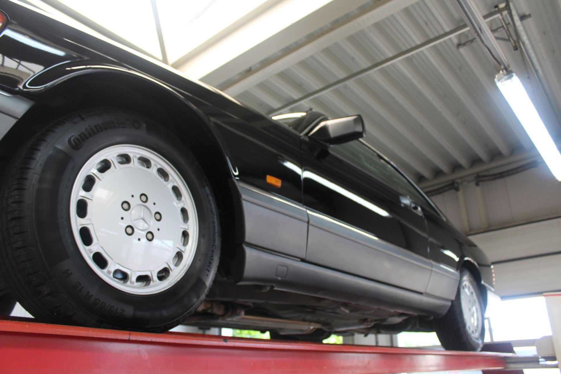 Mercedes-Benz 560 SEC "Well documented" 8