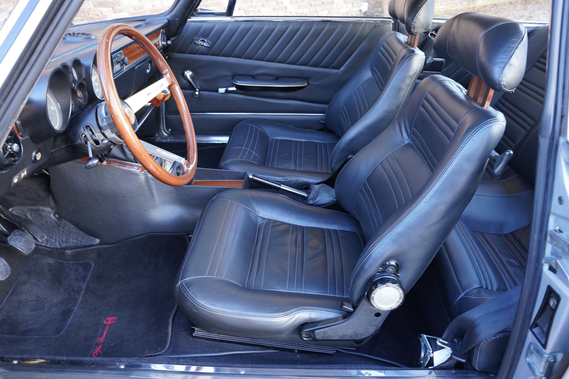 Alfa Romeo 2000 GTV Bertone "Fully/TOP restored" 3