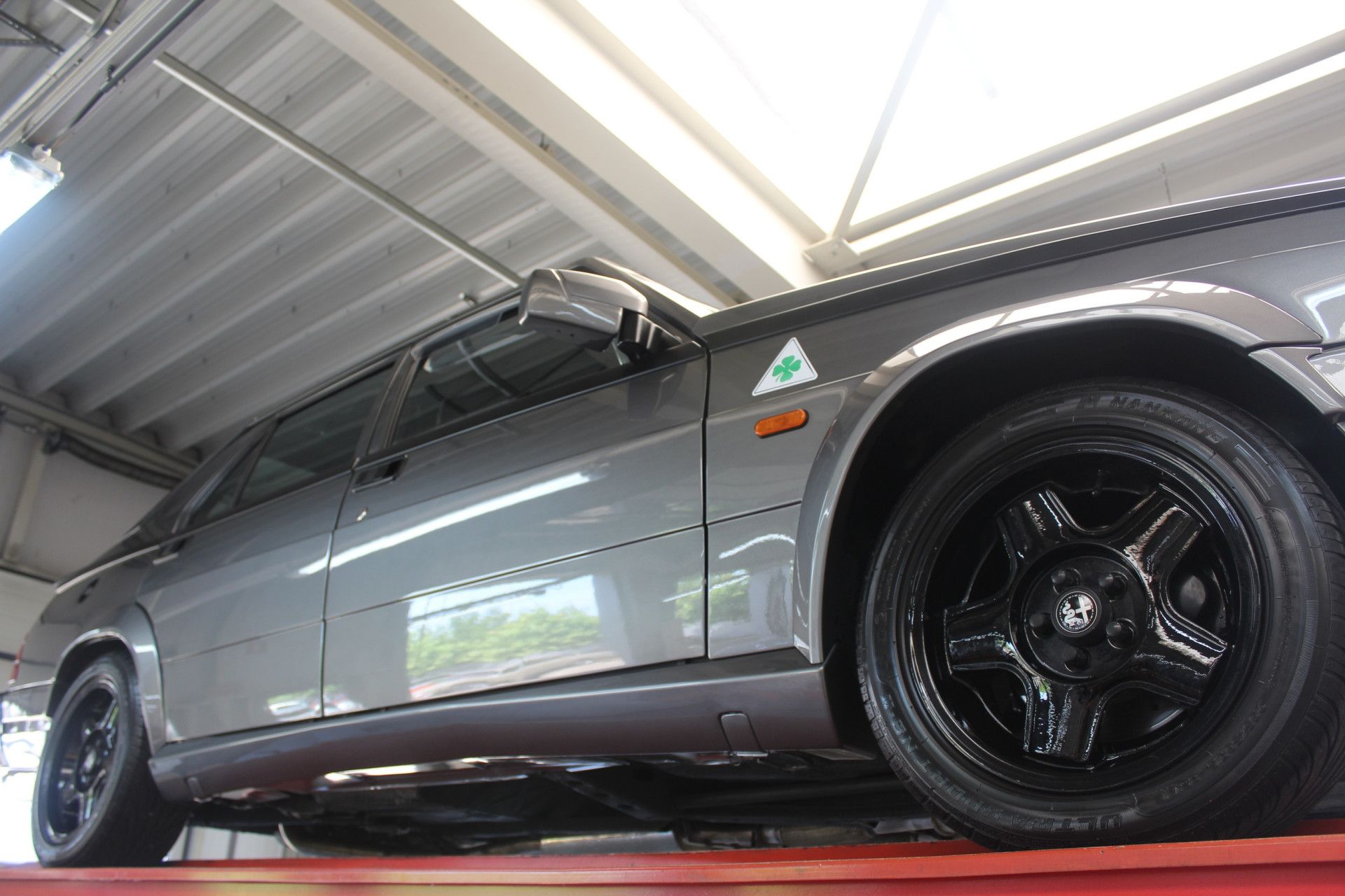 Alfa Romeo 75 3.0 V6 "Restored and rebuilt" 8