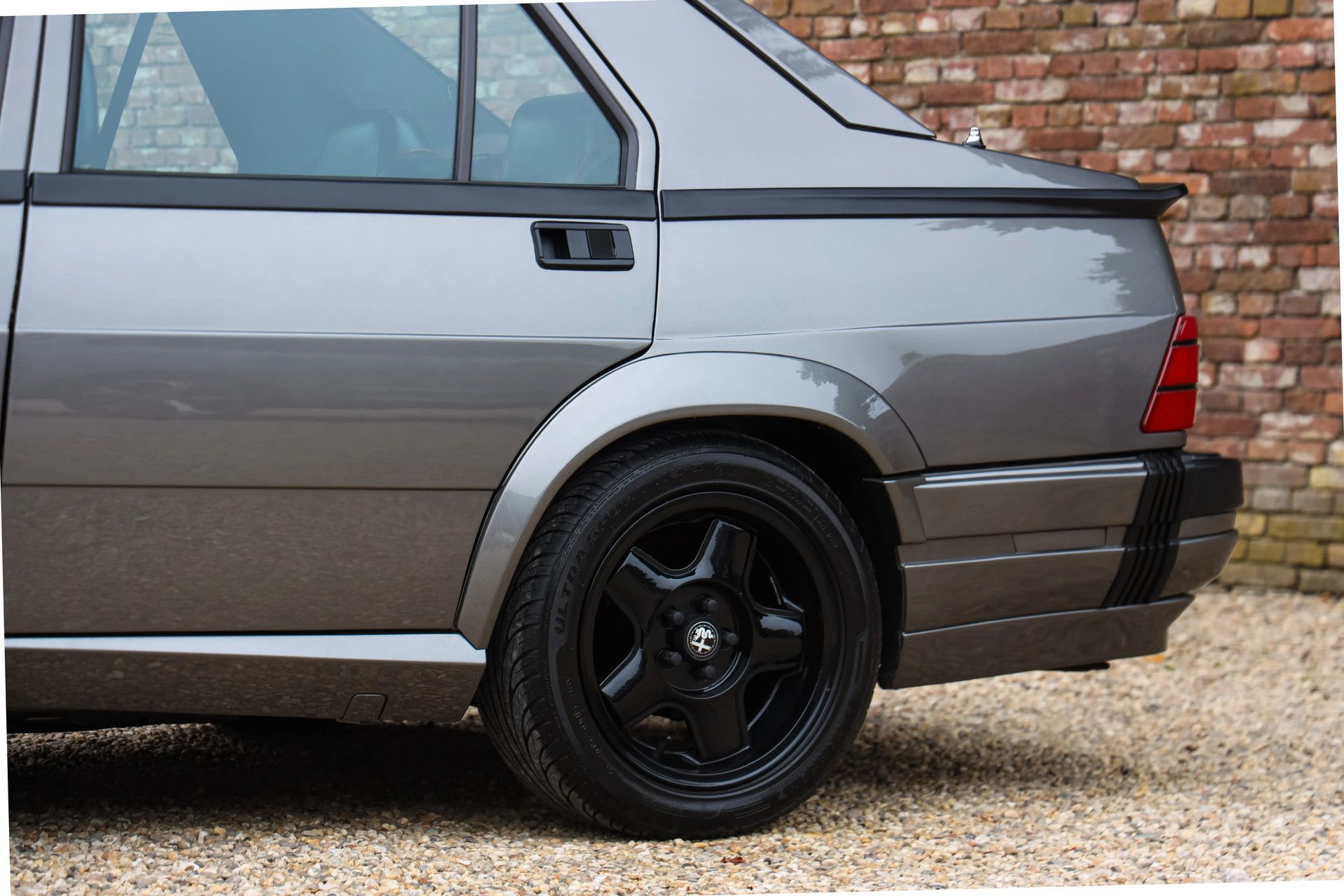 Alfa Romeo 75 3.0 V6 "Restored and rebuilt" 12