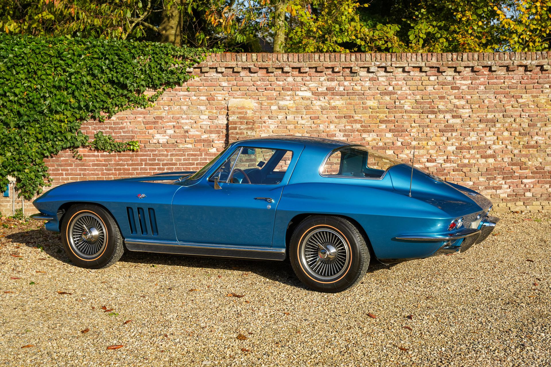 Chevrolet Corvette C2 Sting Ray Matching Numbers & Colors 8