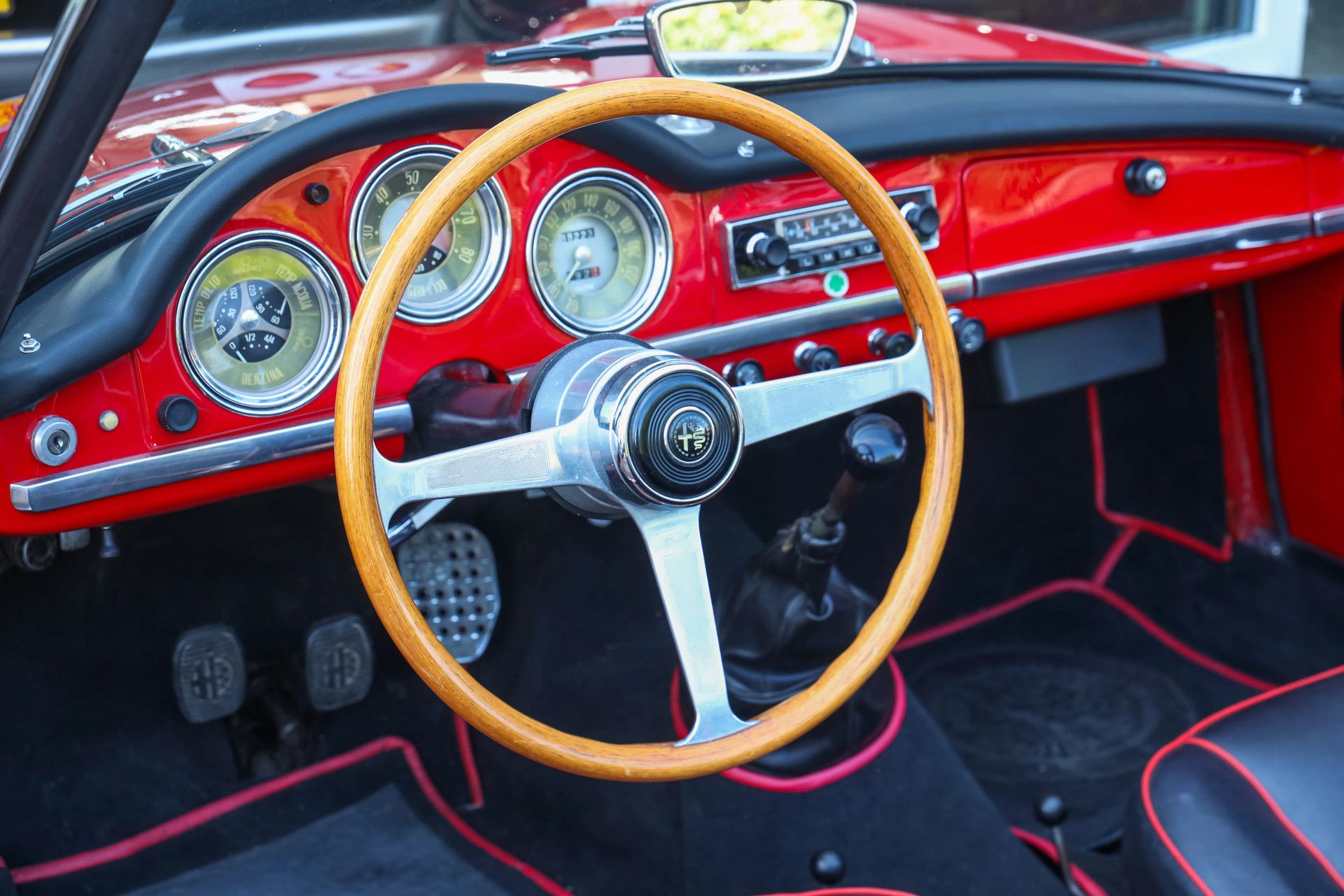Alfa Romeo Giulia 1600 Spider Veloce "Older restoration" 3