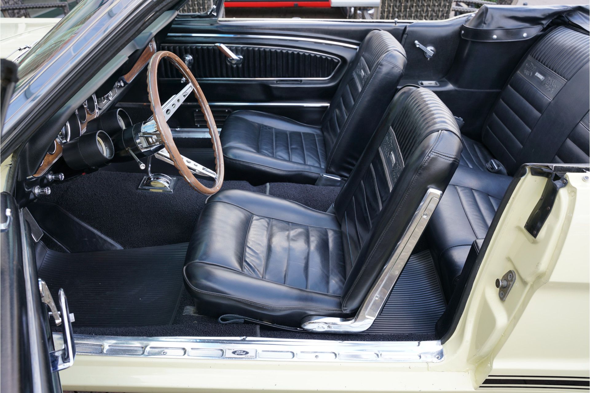 Ford Mustang GT 289 V8 Convertible A-code with the 3