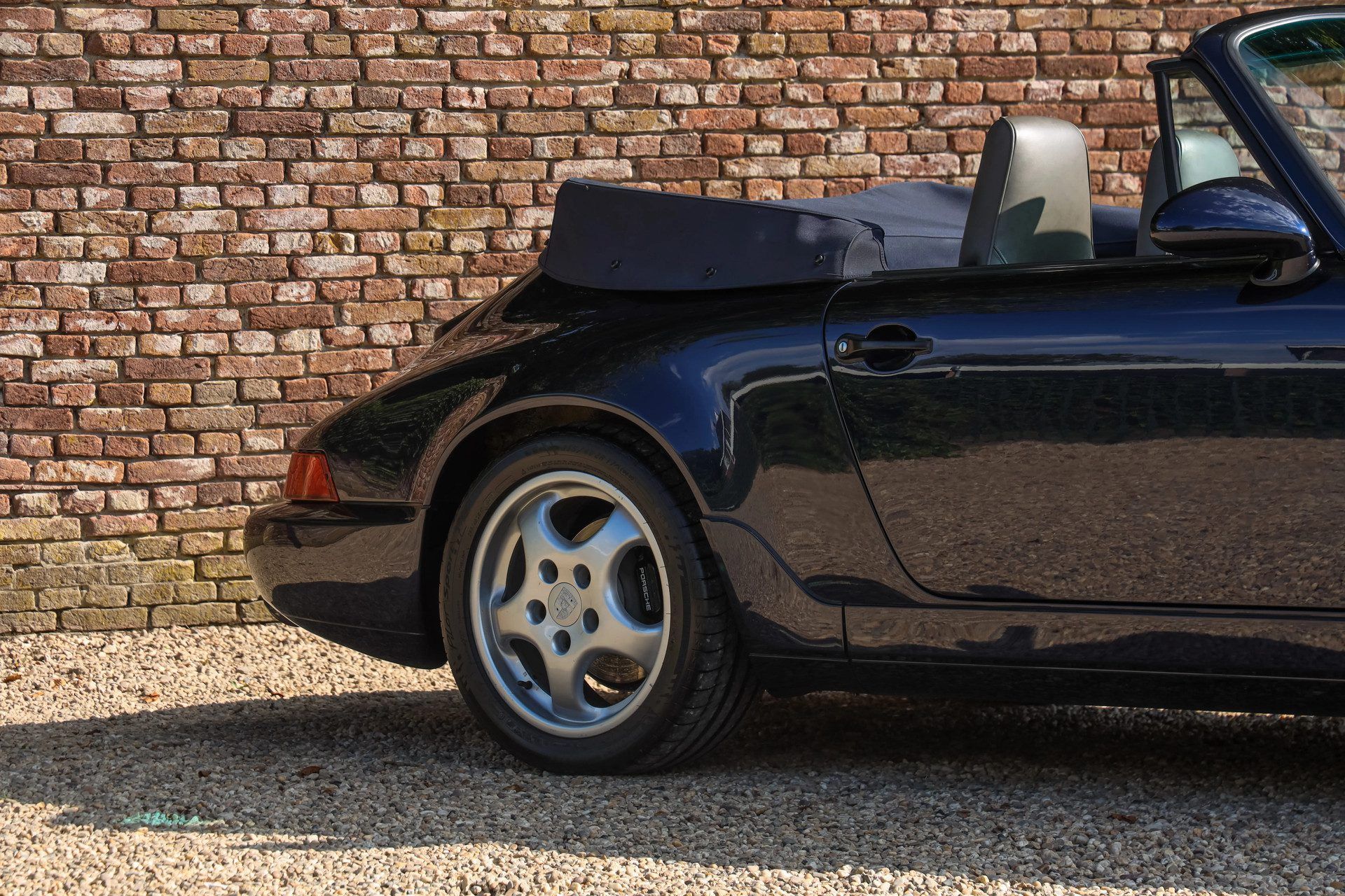 Porsche 964 Carrera 4 Cabriolet "Unique Carraragrau full leather" 11