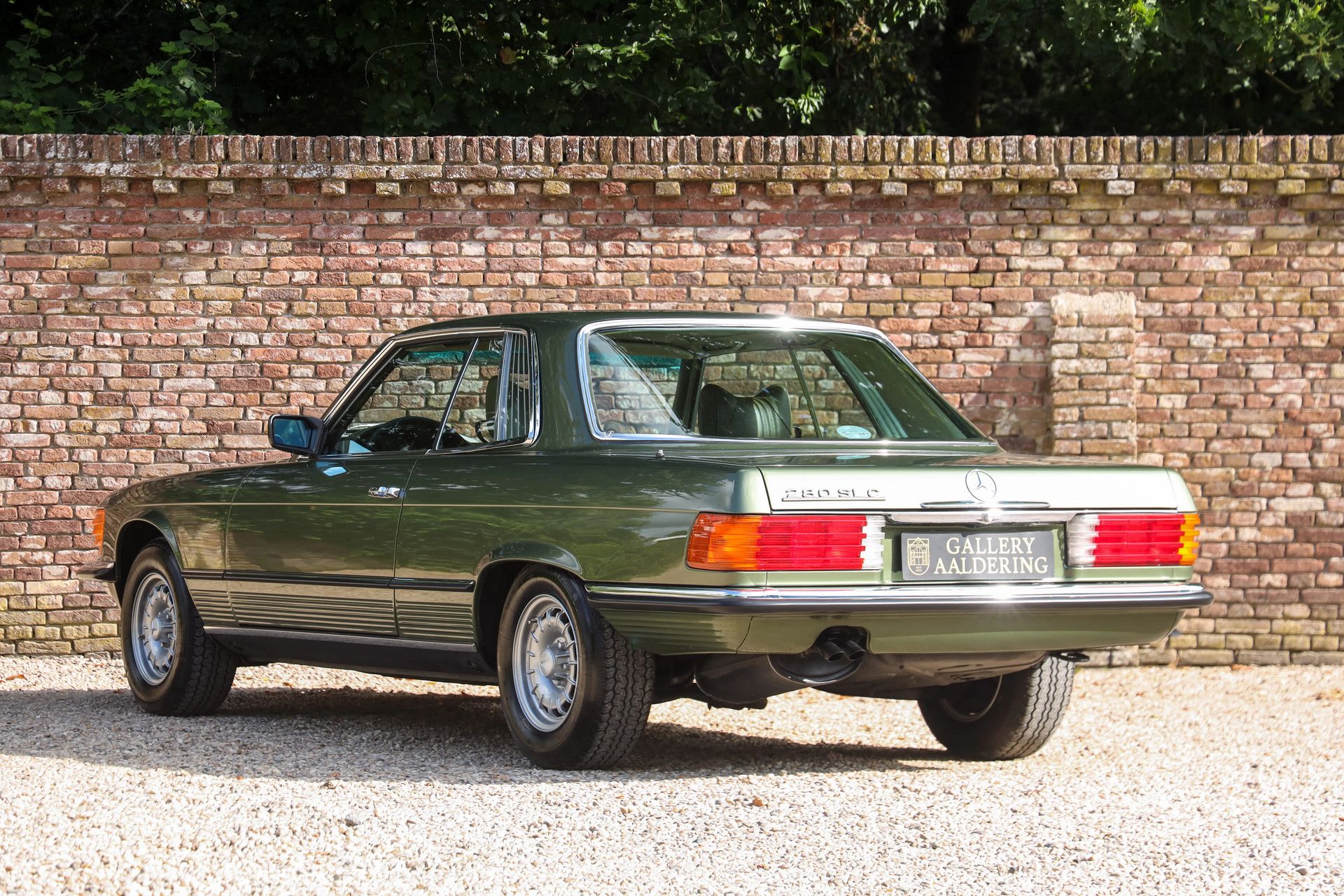 Mercedes-Benz 280 SLC "Completely green-colored" 2