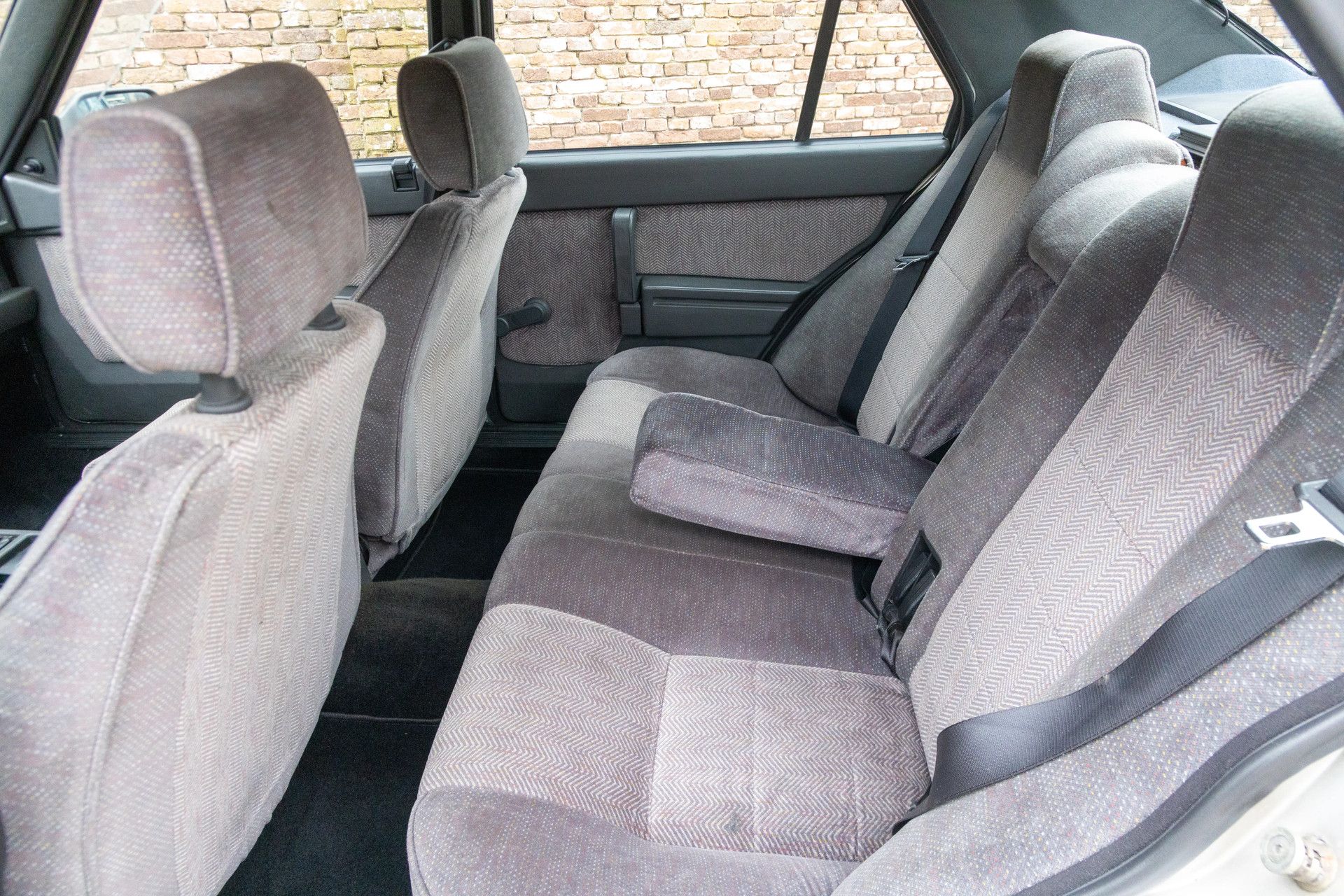 Alfa Romeo 75 2.0 Twin Spark "Nicely preserved" 11