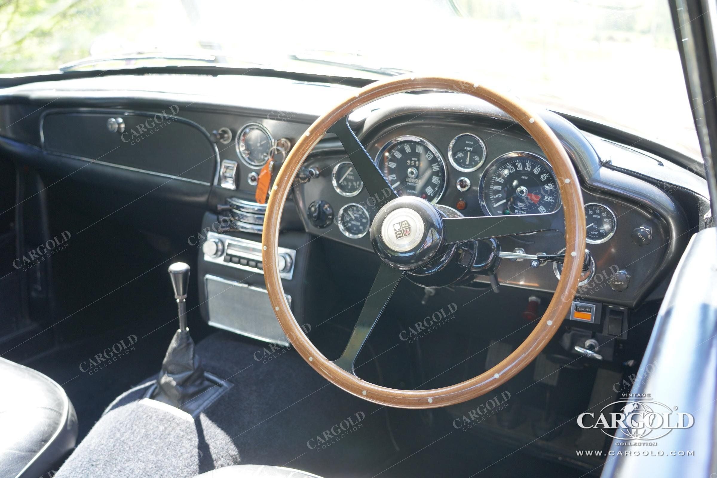 Aston Martin DB6 Vantage 5