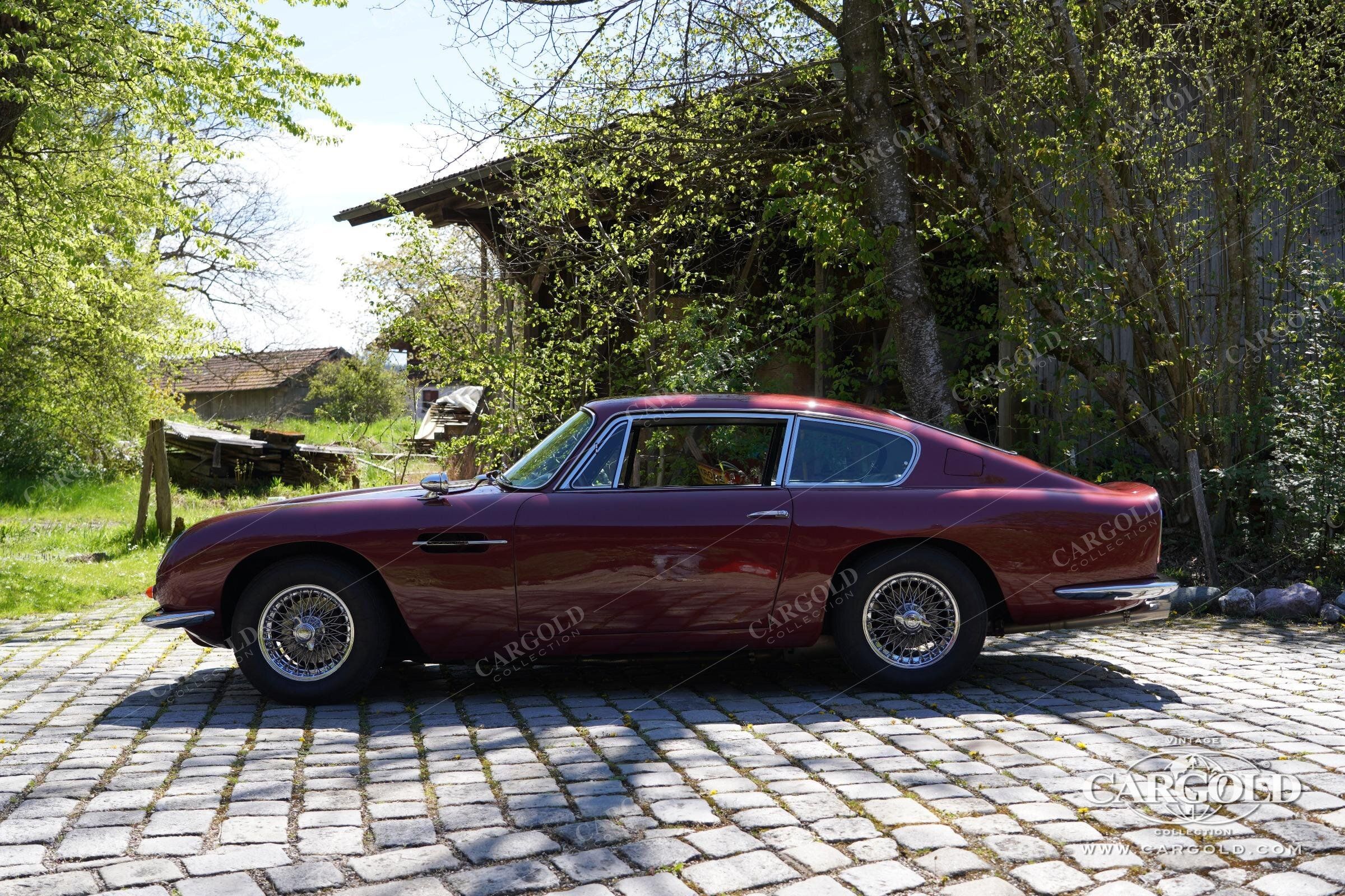 Aston Martin DB6 Vantage 10