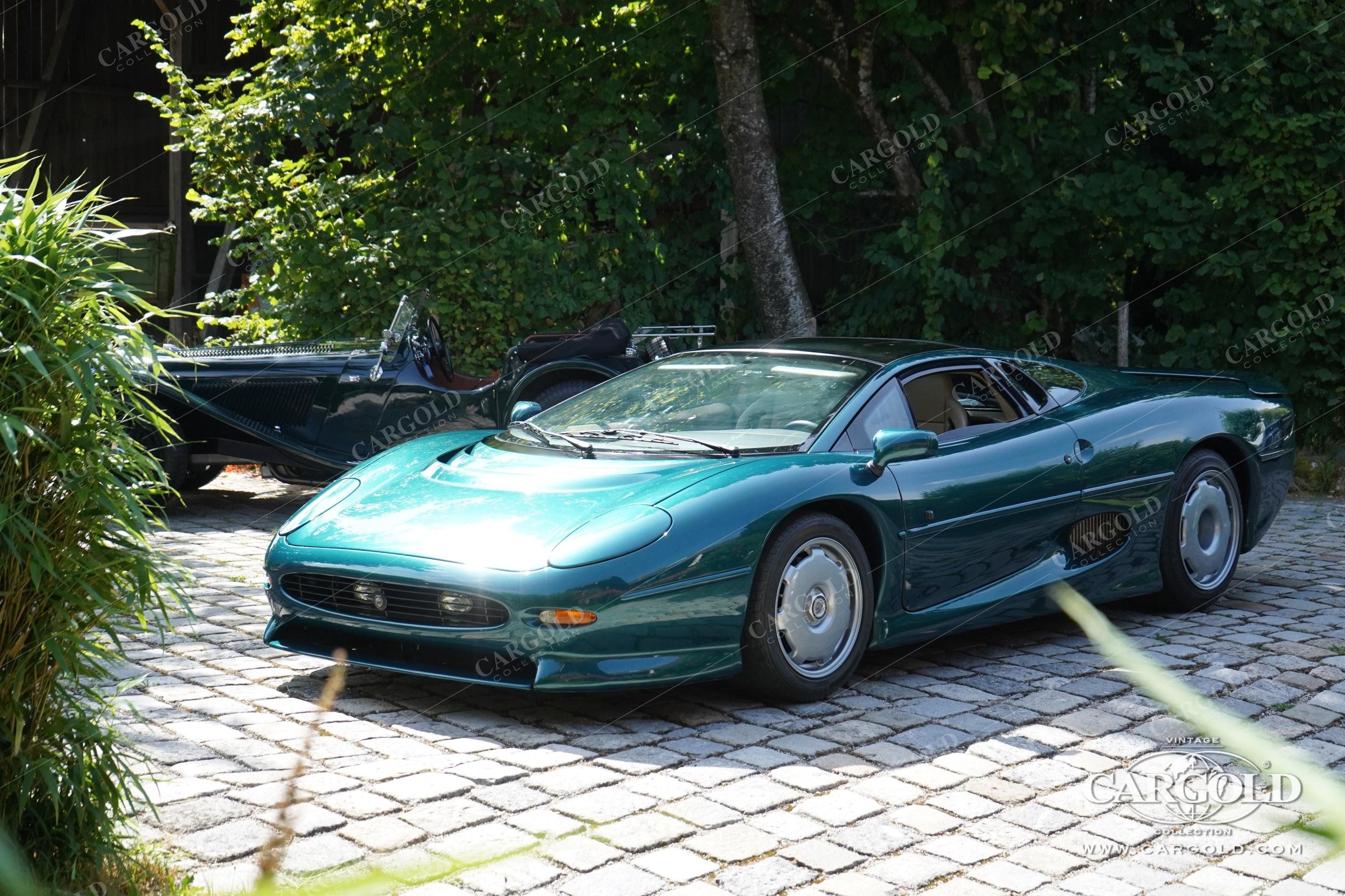 Jaguar XJ 220 2