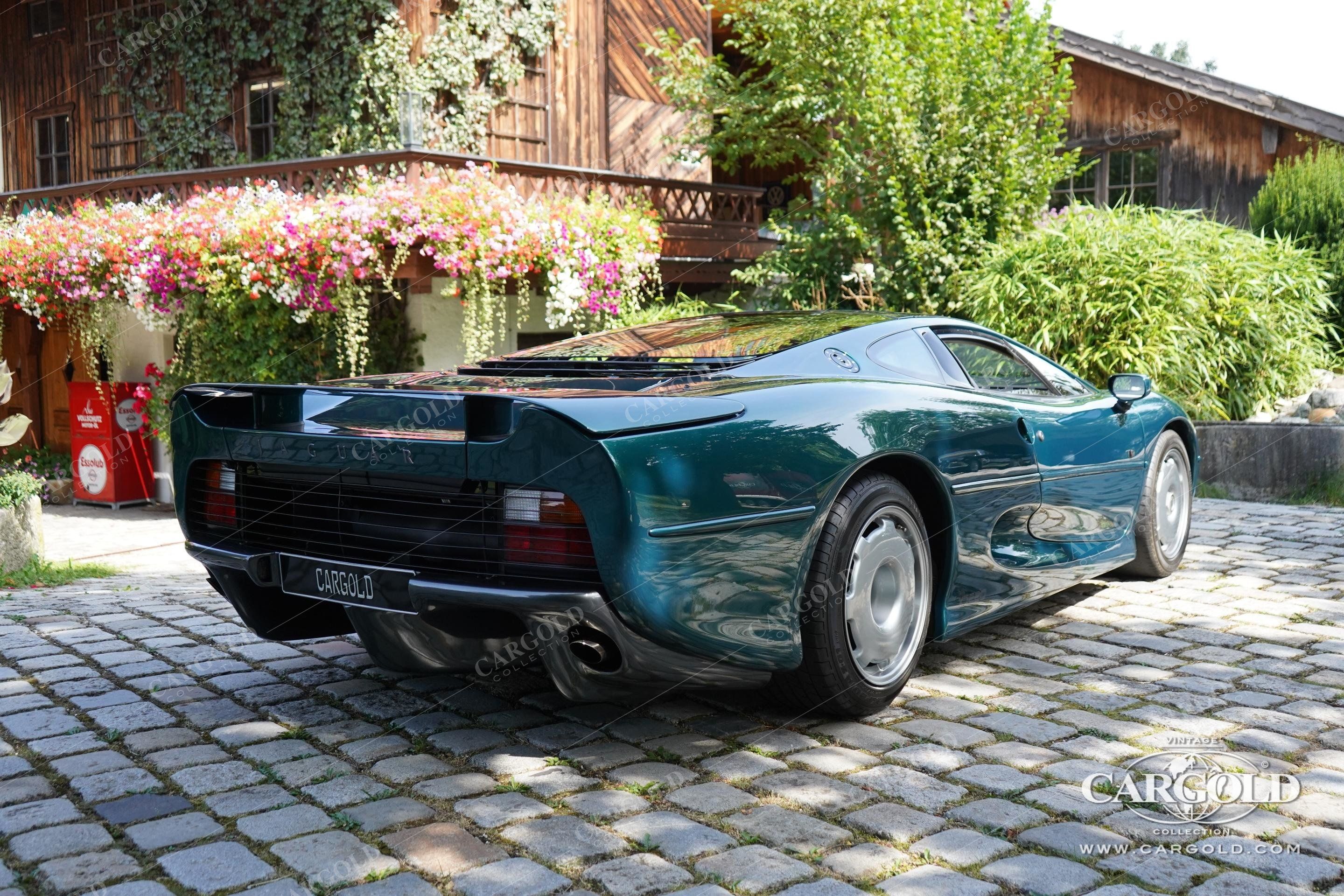 Jaguar XJ 220 4