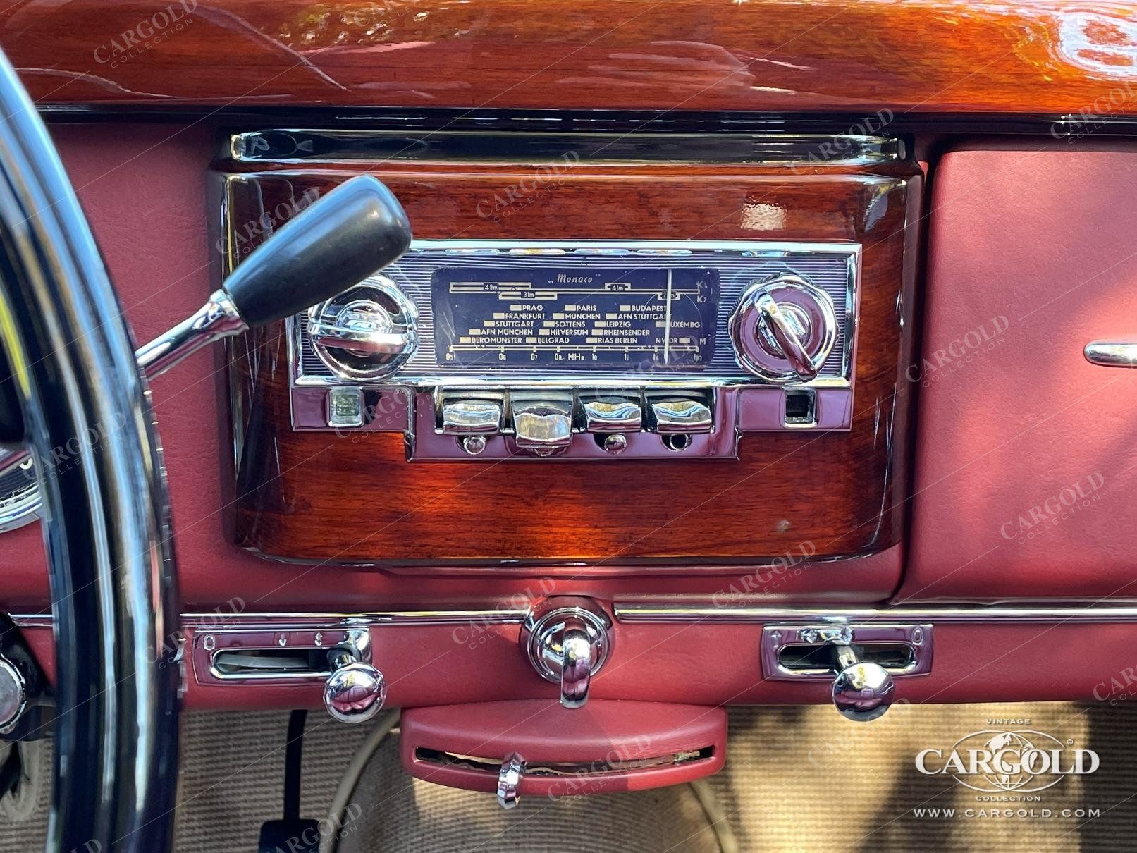 Mercedes-Benz 220 Cabriolet A 9