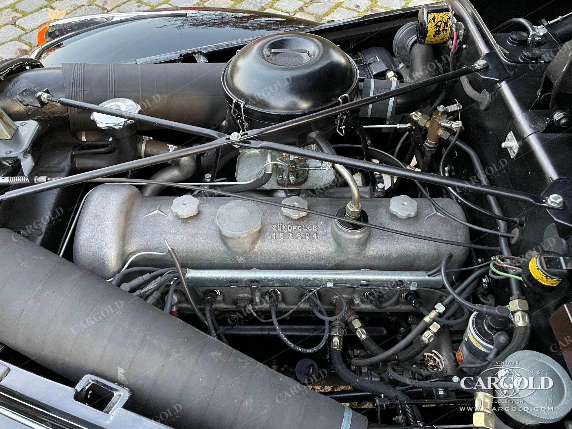 Mercedes-Benz 220 Cabriolet A 11