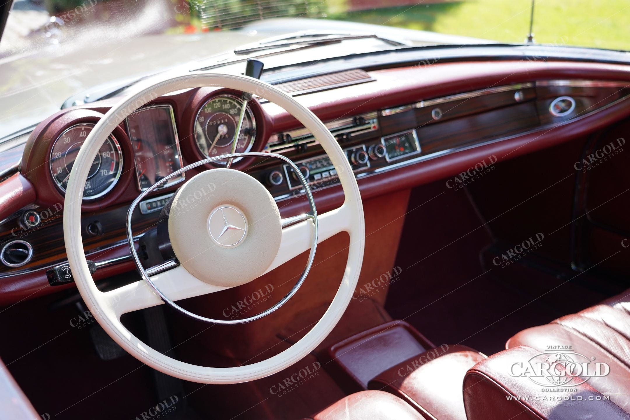 Mercedes-Benz 280 SE Cabriolet 11