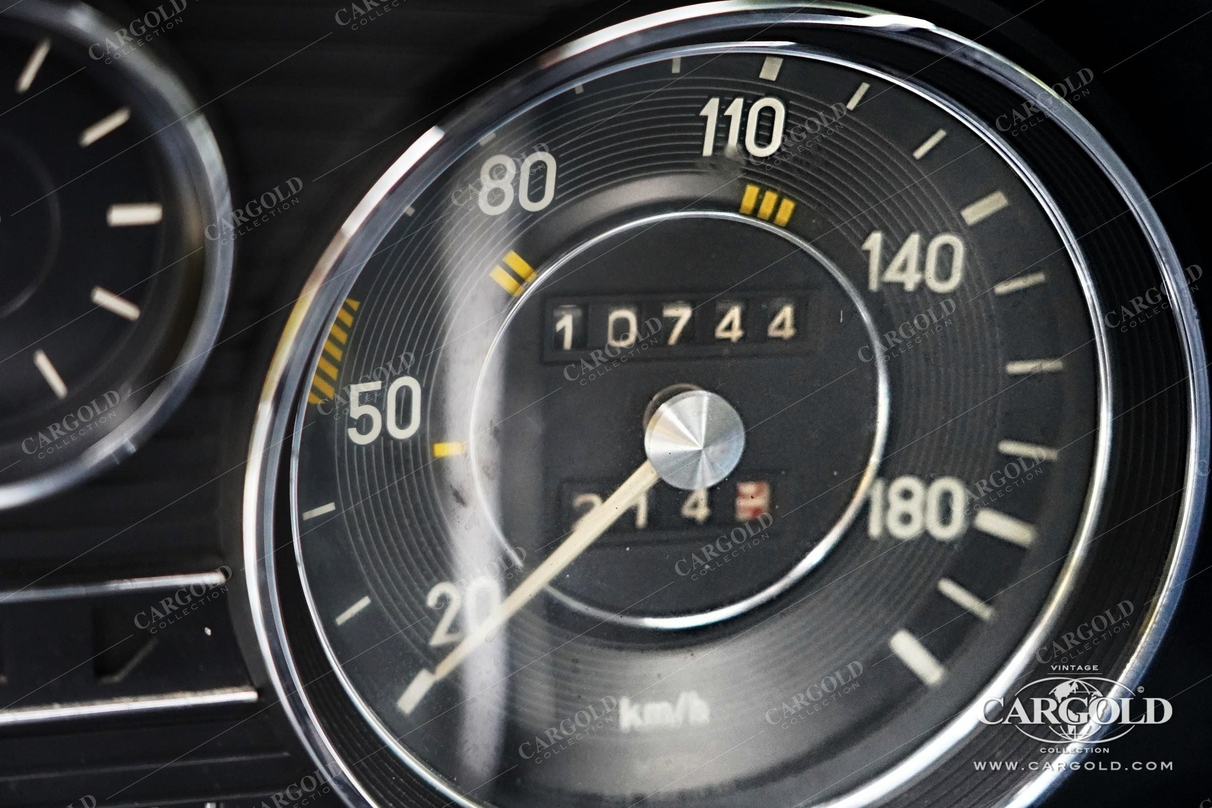 Mercedes-Benz 220/8 4