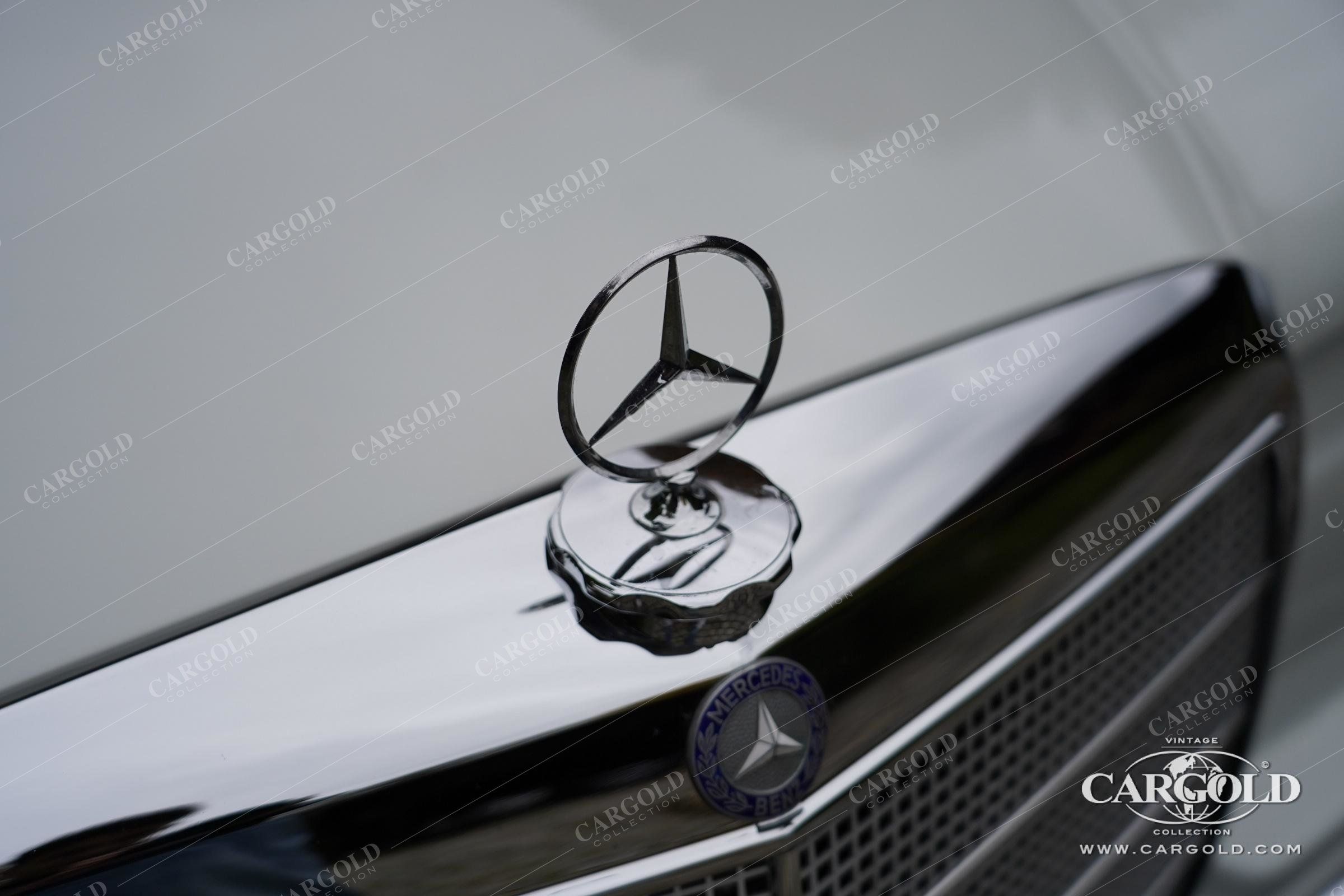 Mercedes-Benz 220/8 11