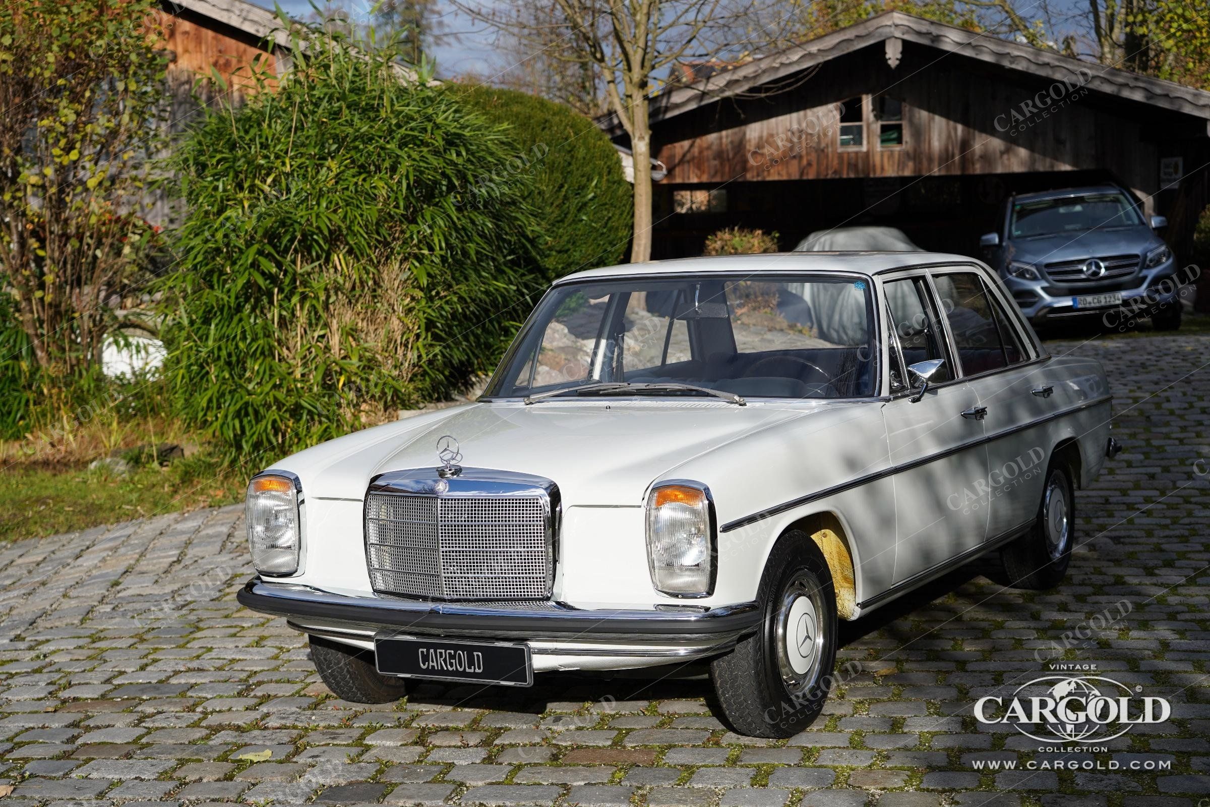 Mercedes-Benz 220/8 13