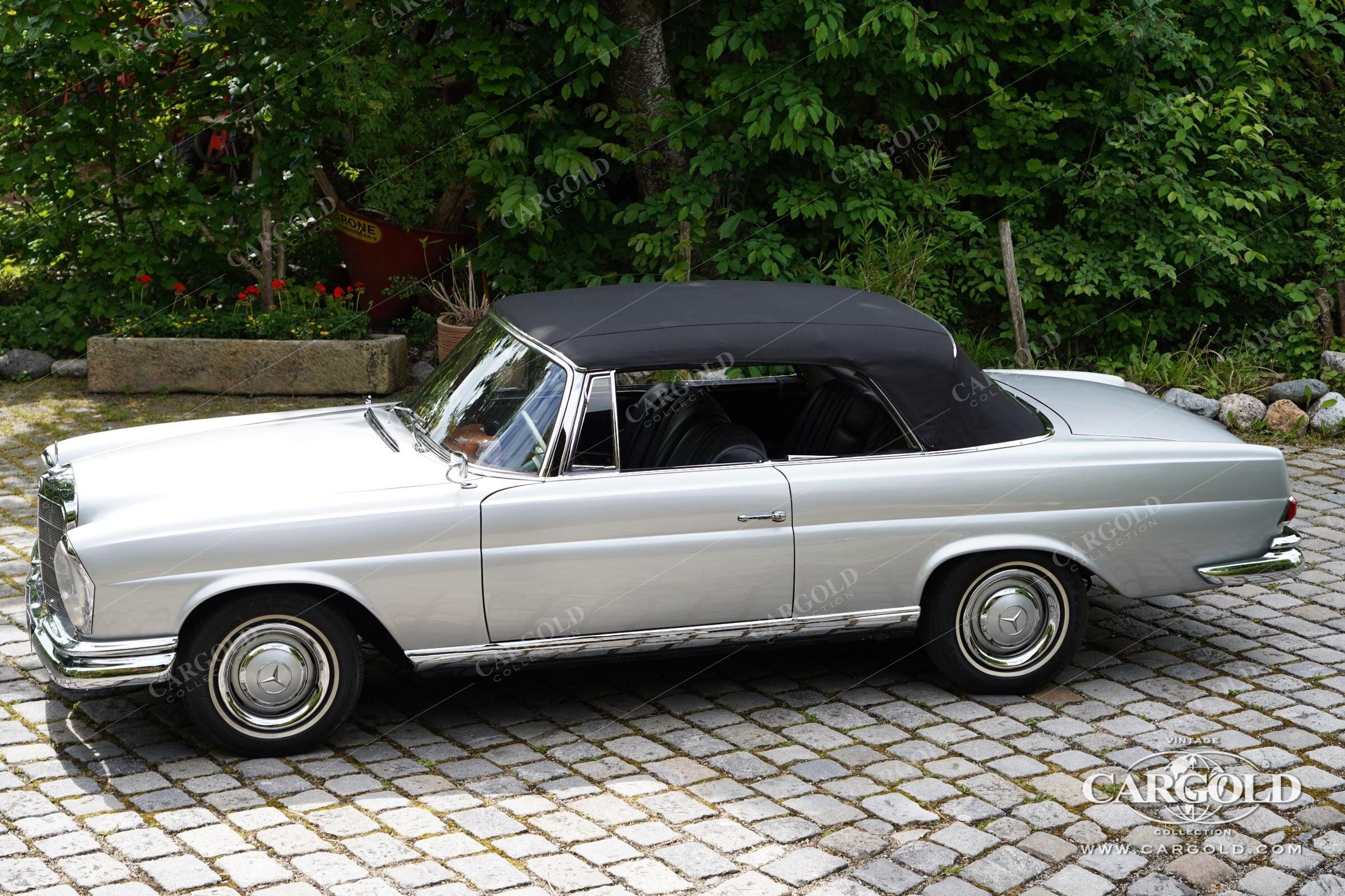 Mercedes-Benz 220 SE Cabriolet 2