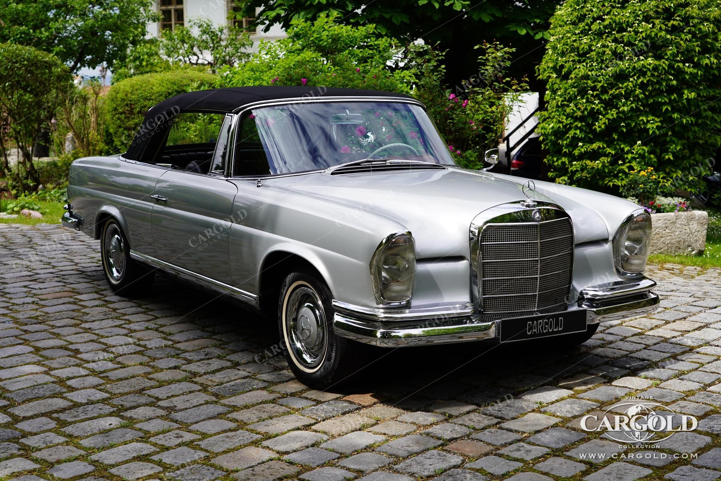 Mercedes-Benz 220 SE Cabriolet 11