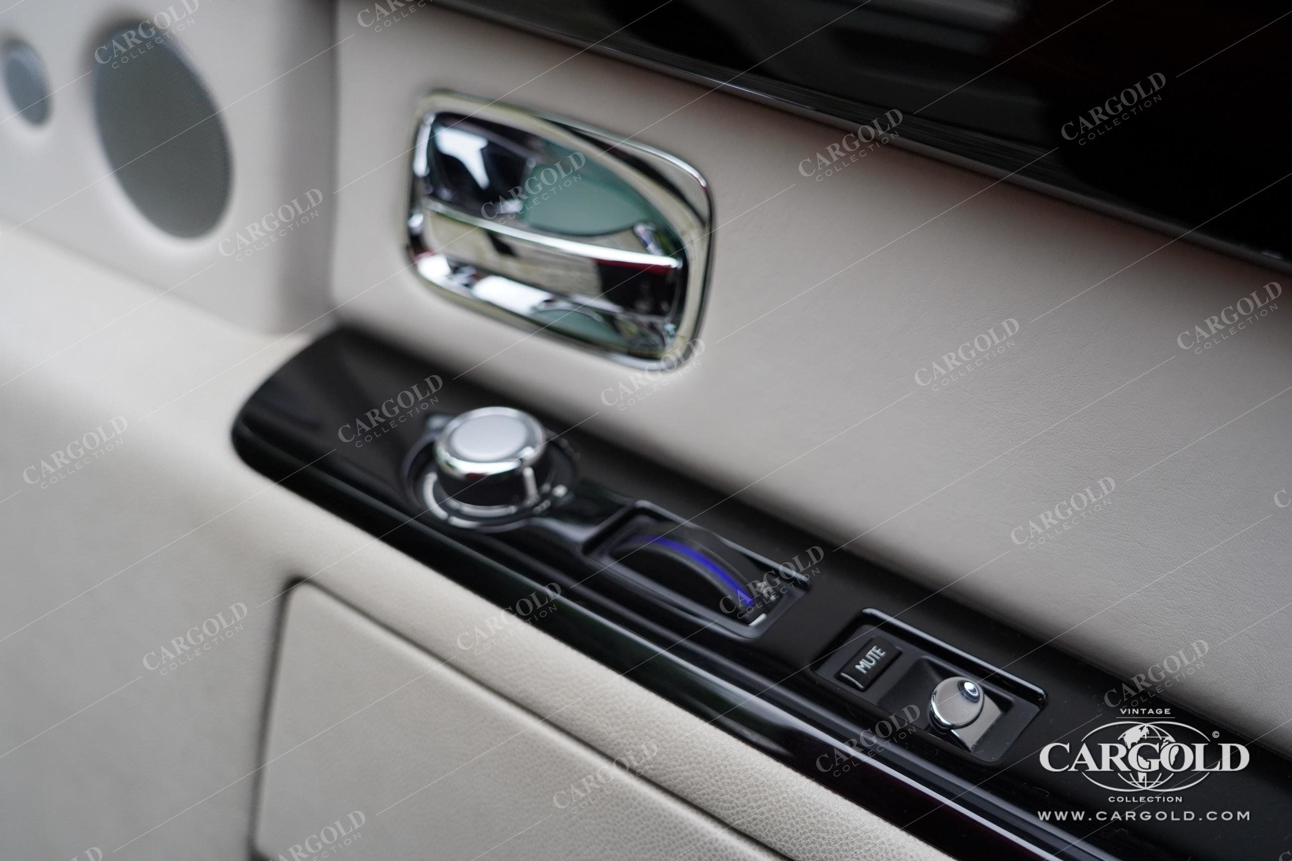 Rolls-Royce Phantom VII 5