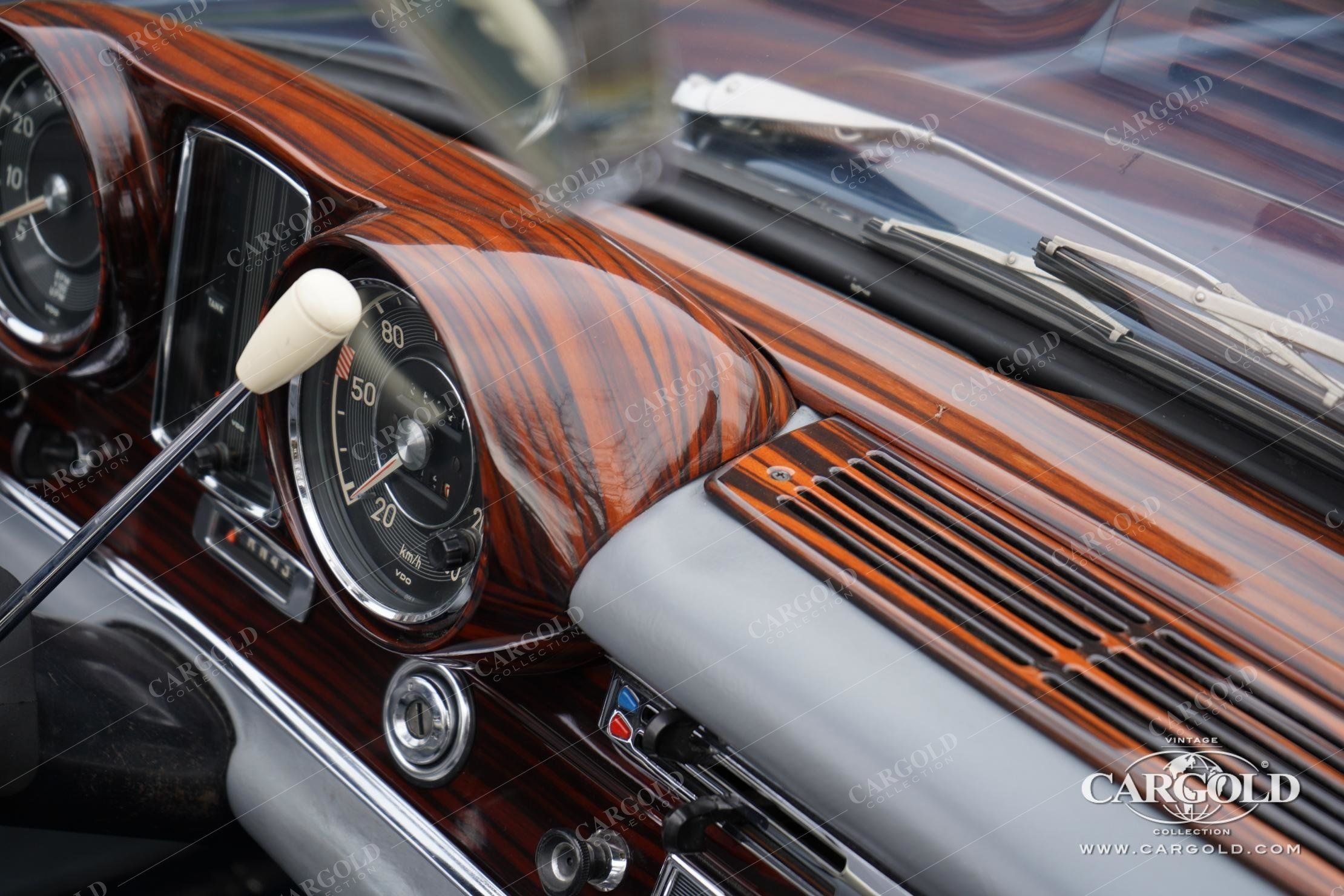 Mercedes-Benz 300 SE Cabriolet 3