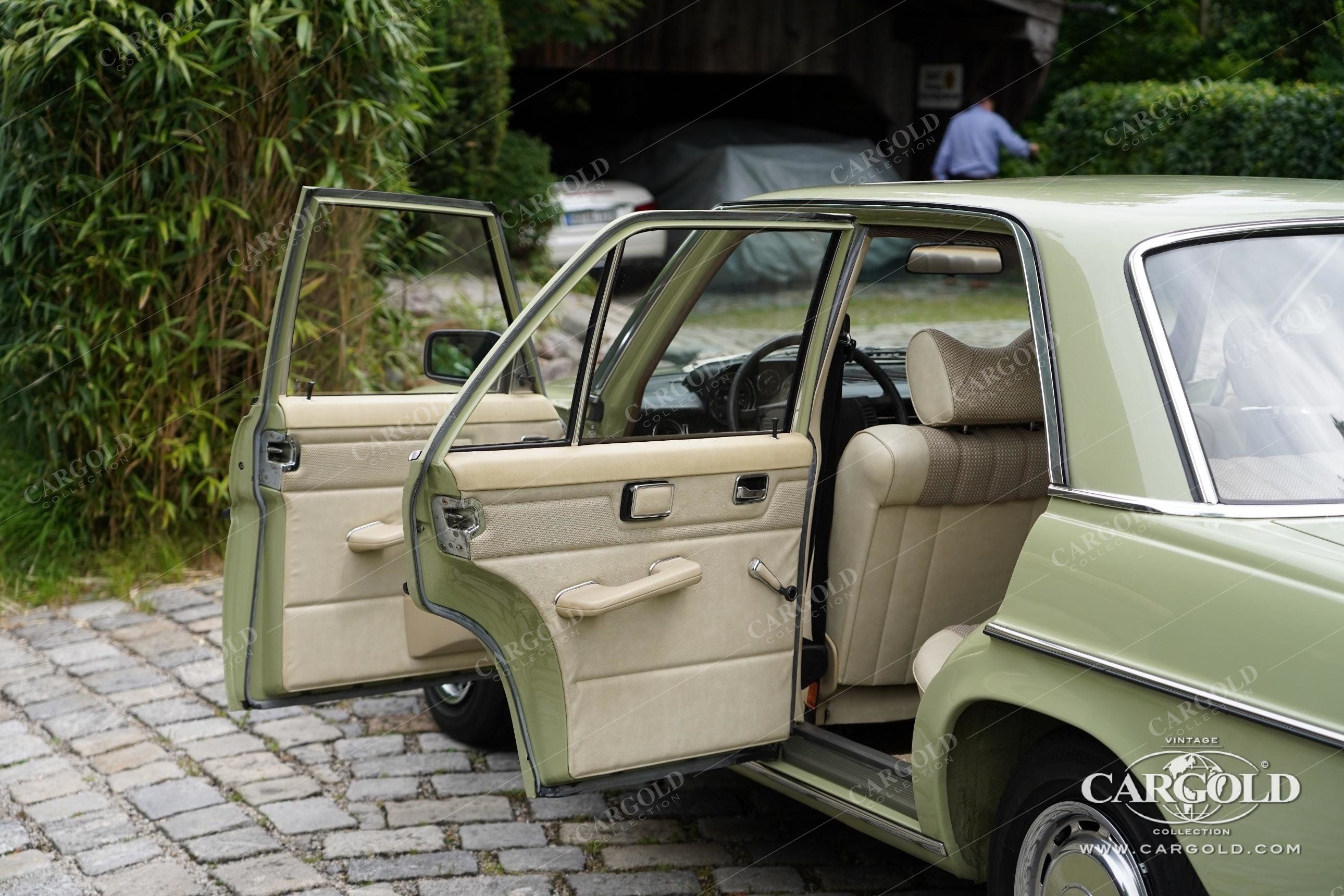 Mercedes-Benz 230.4 Strich-8 11