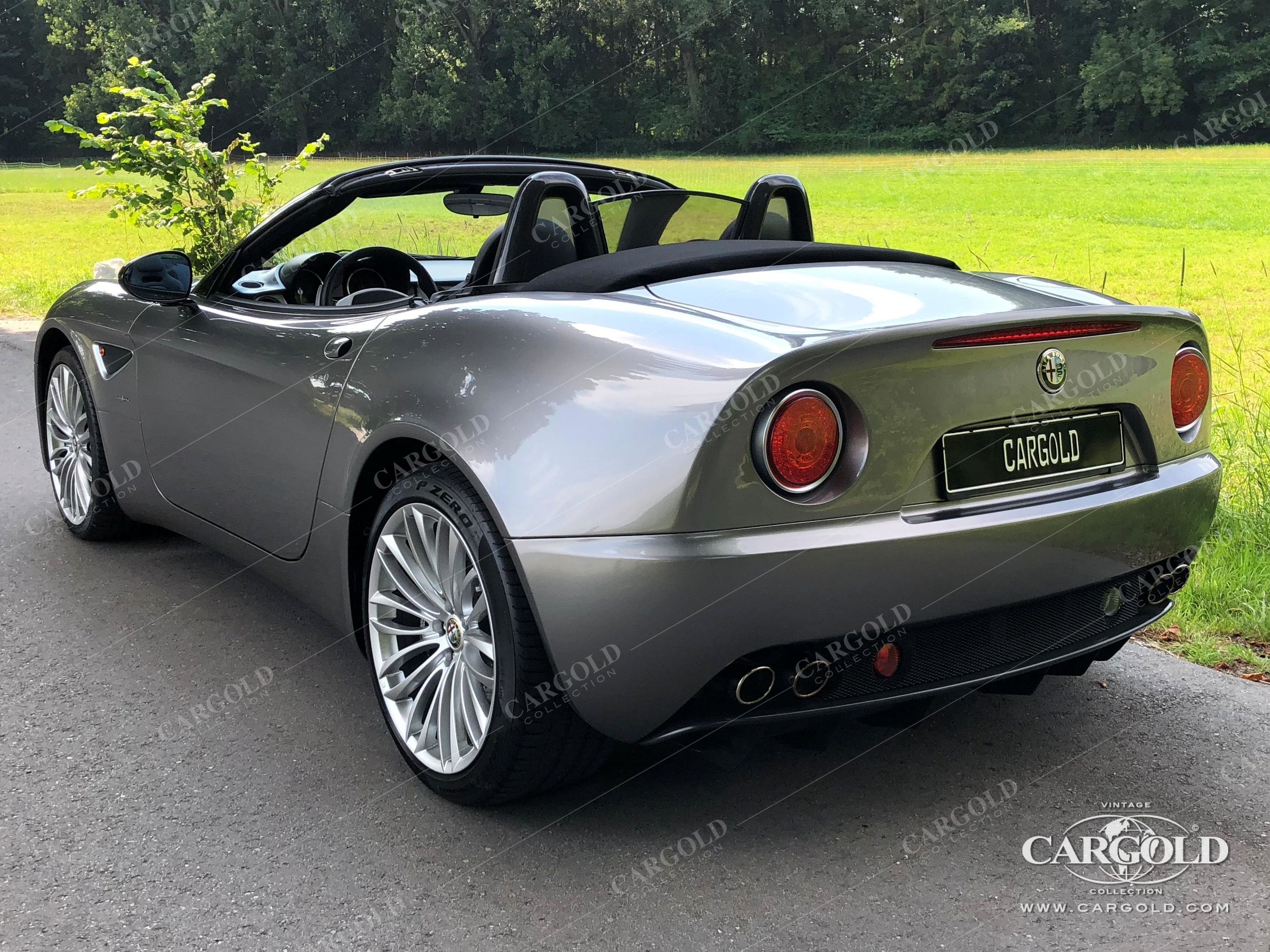 Alfa Romeo 8C Spider 8